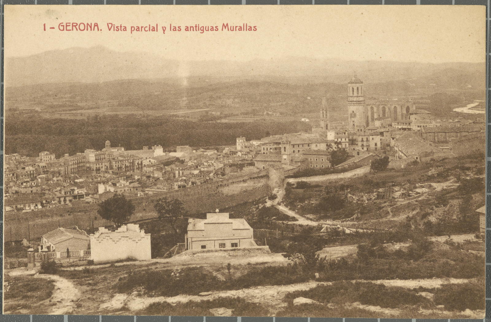 Desconegut, 1 -Gerona. Partial view y las antiguas Murallas