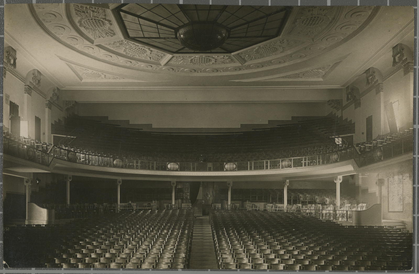Desconegut, 63. Gerona.-Teatro Albenis