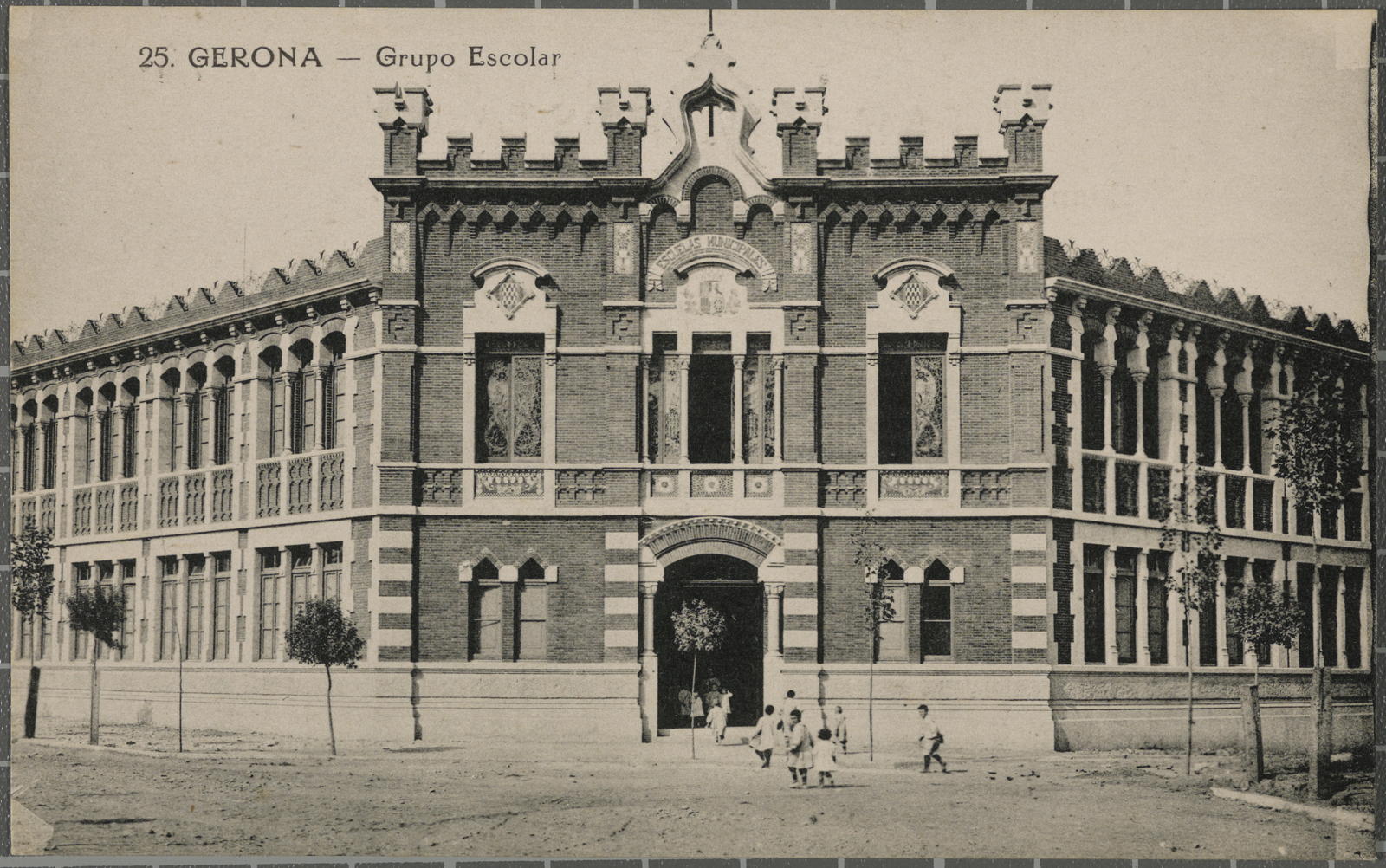 Desconegut, 25. Gerona - School Grupo