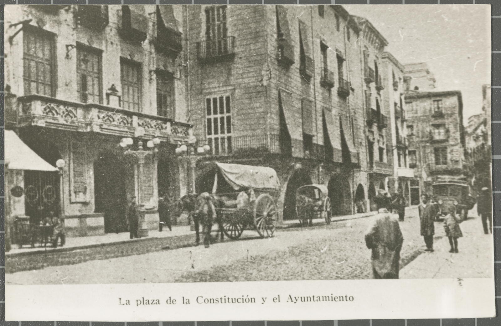 La plaza de la Constitución y el Ayuntamiento