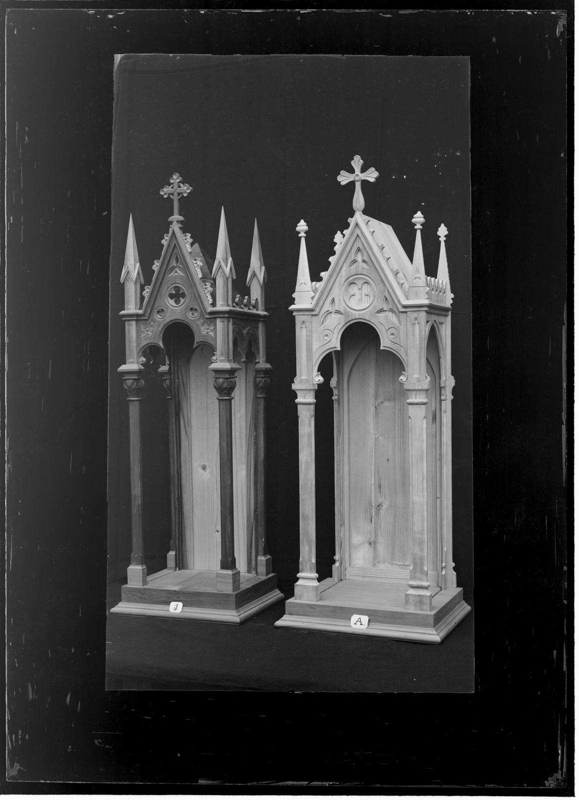 Desconegut, [Wooden chapels]