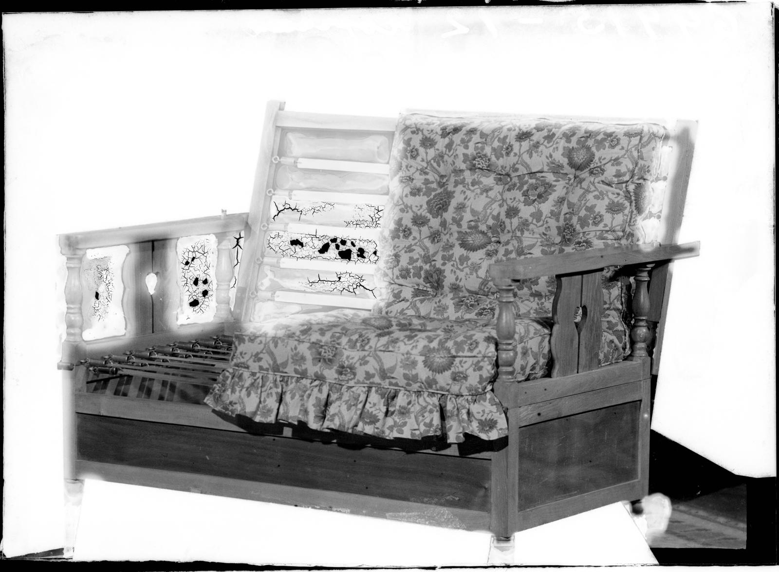 Desconegut, [Sofà]