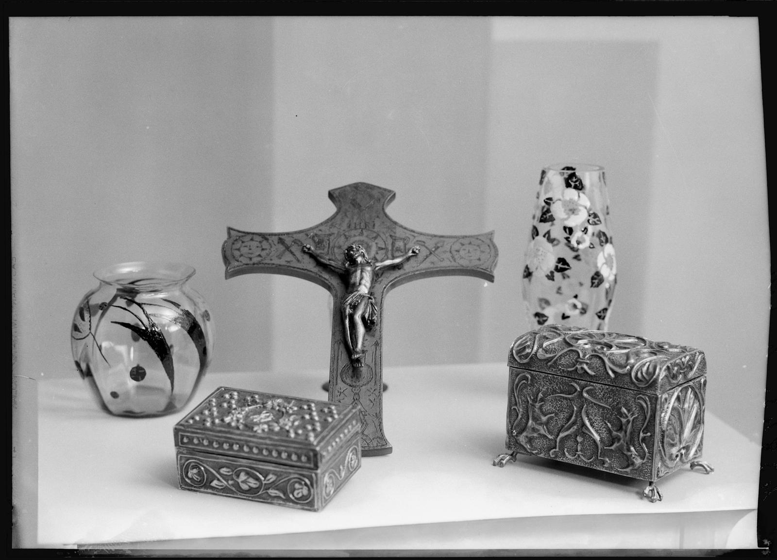 Desconegut, [Objectes decoratius]