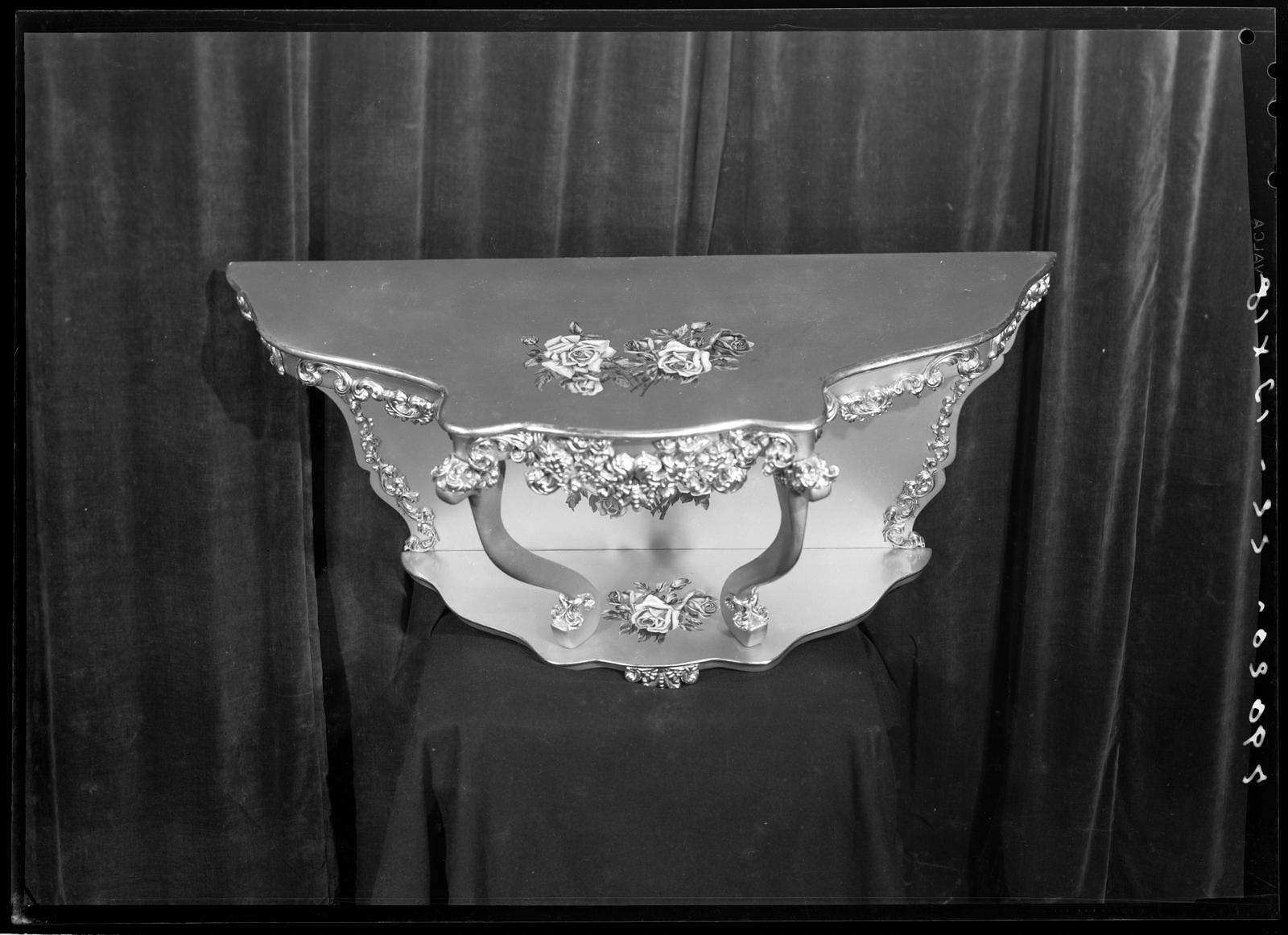Desconegut, [Objecte decoratiu]