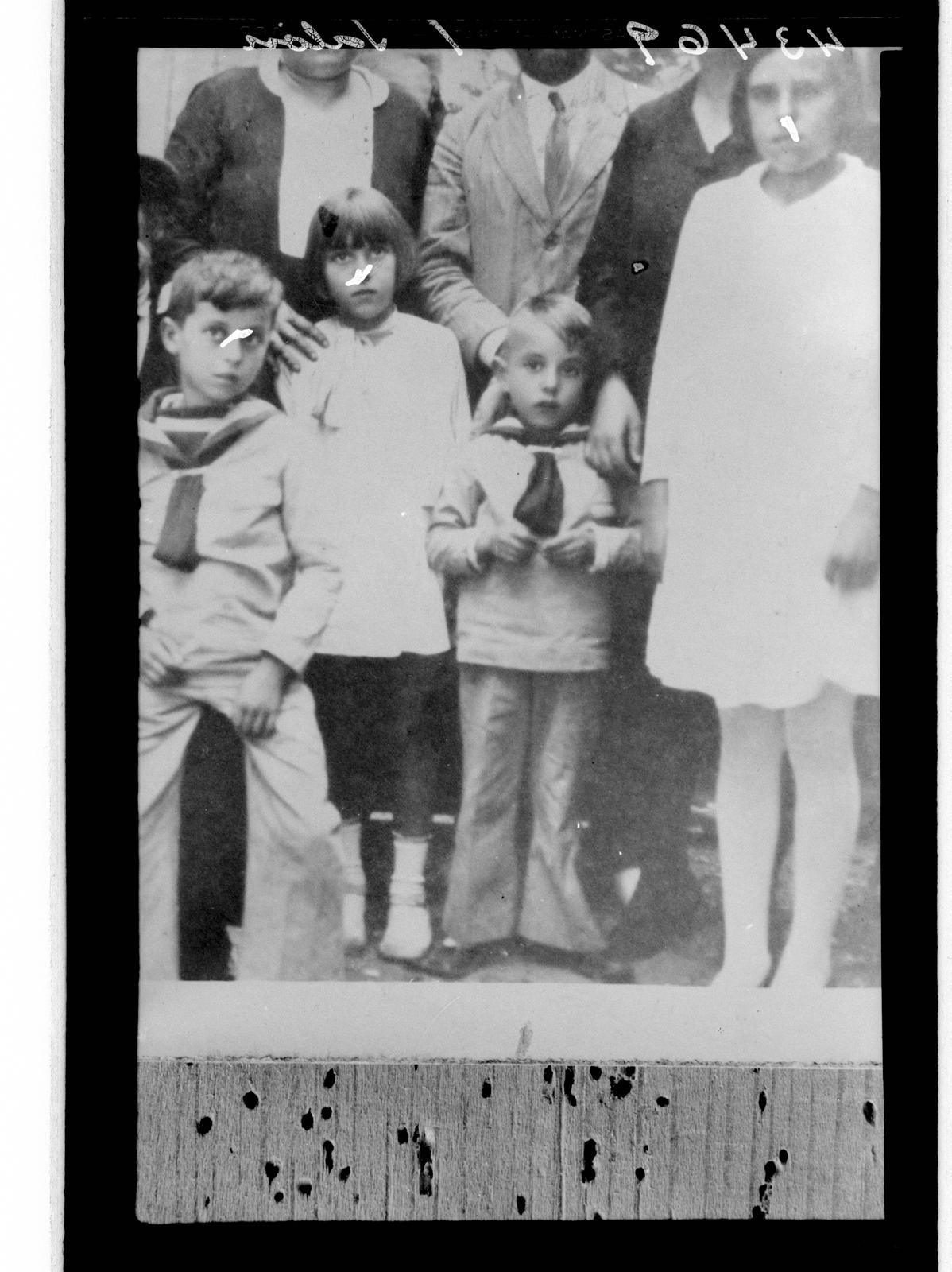 Desconegut, [Group Portrait]