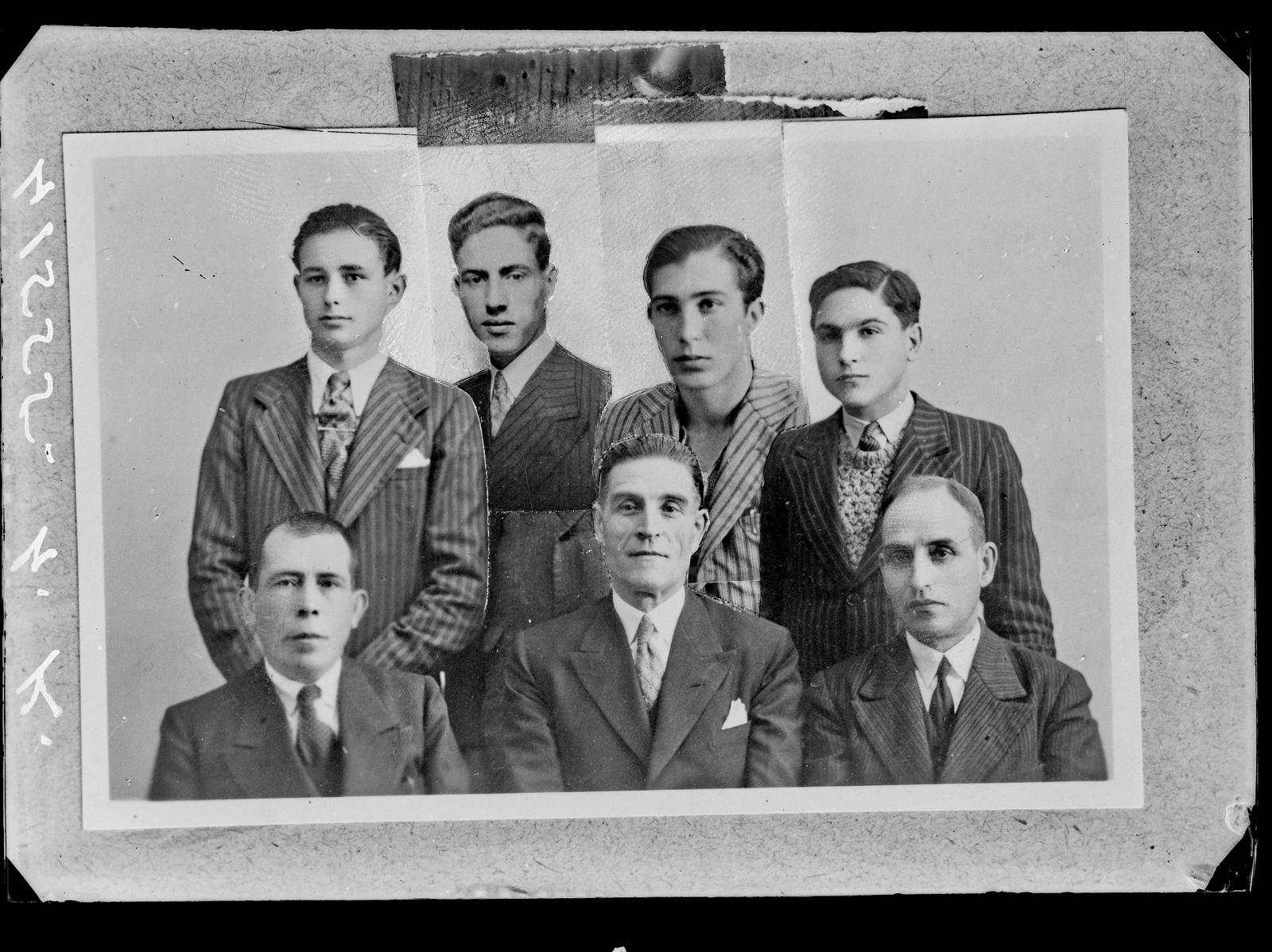 Desconegut, [Group Portrait]