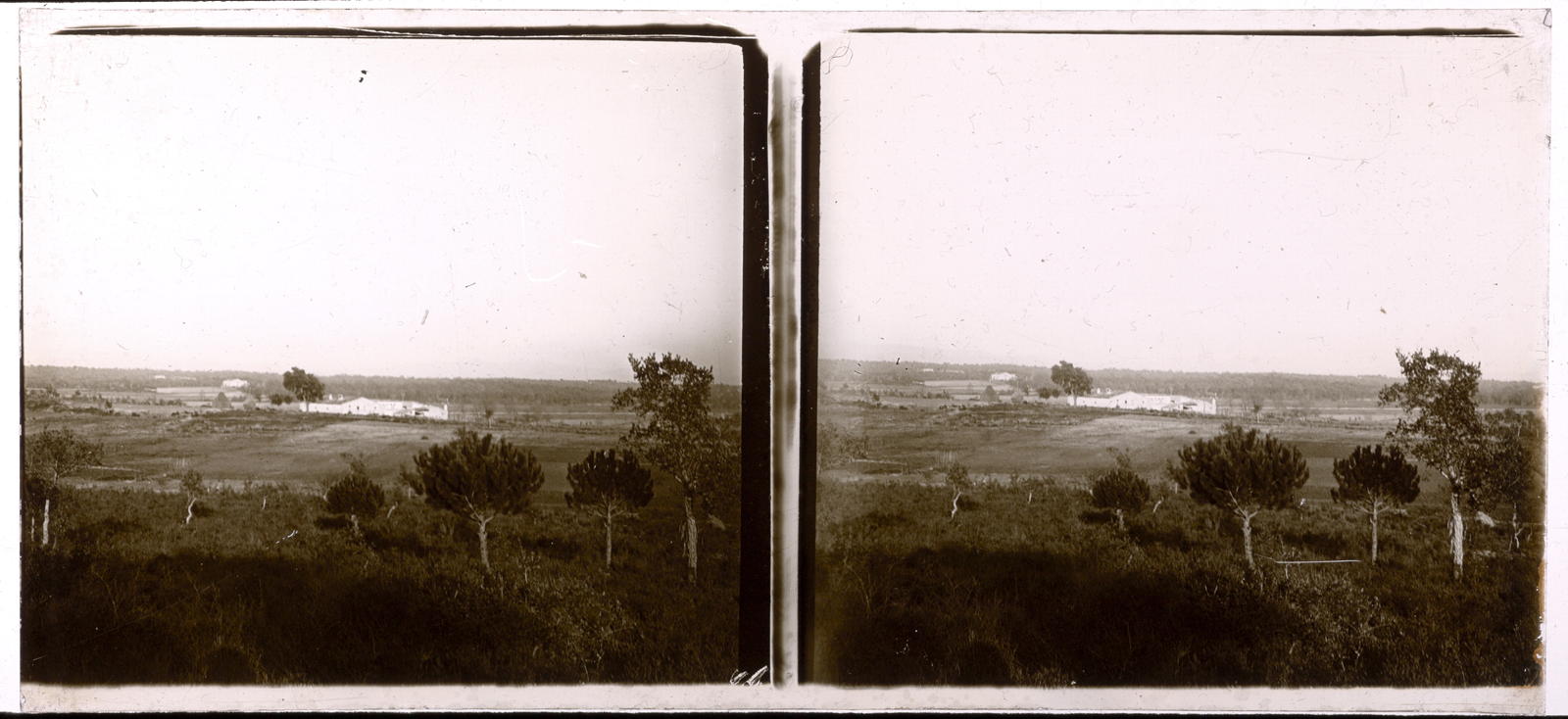 Desconegut, [House surrounded by fields]