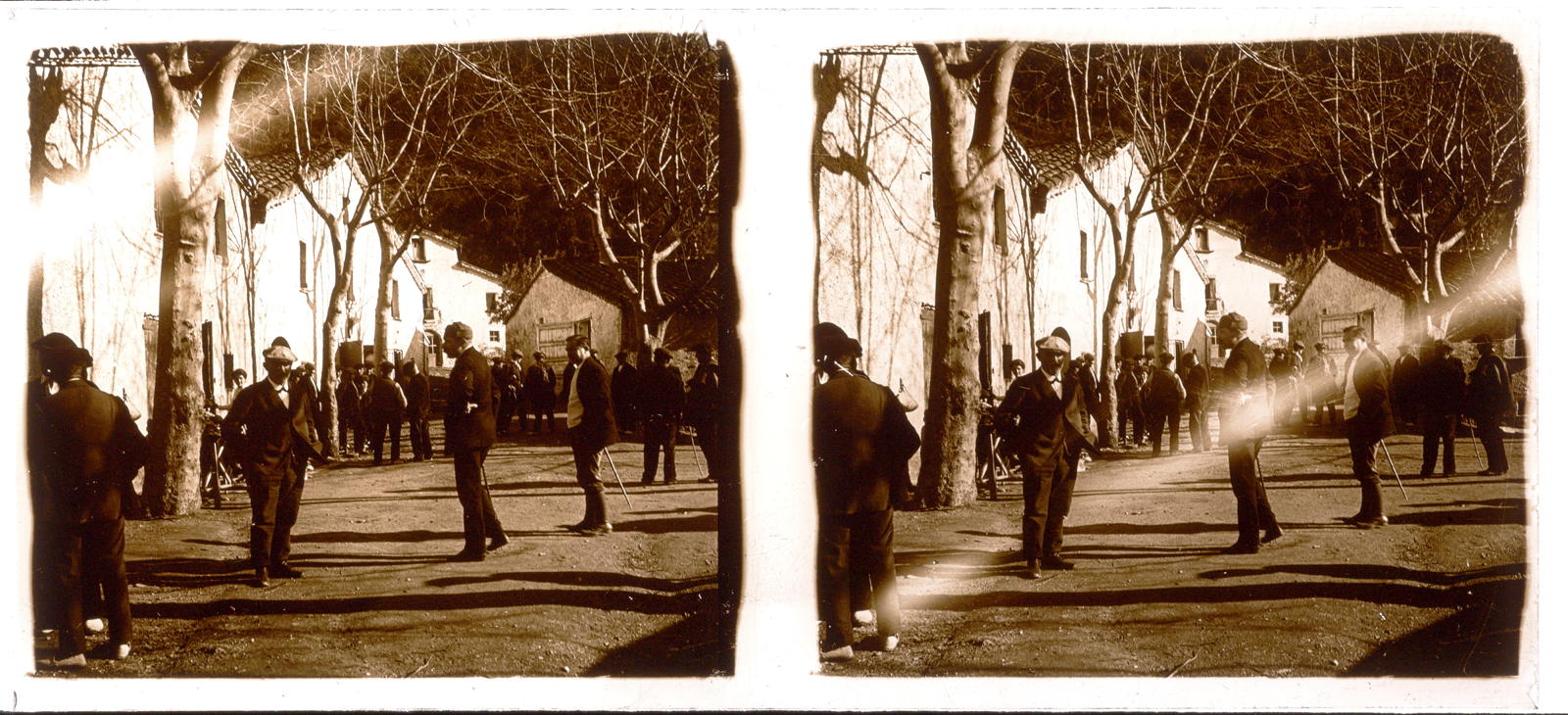Desconegut, [Street with people]