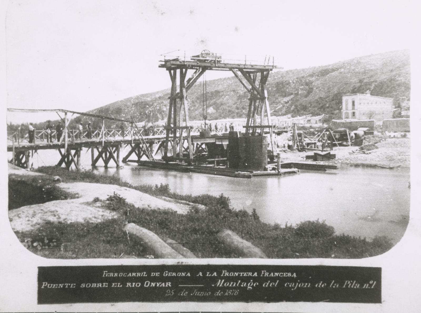 Puente sobre el río Onyar - Montage del cajon de la Pila nº 1