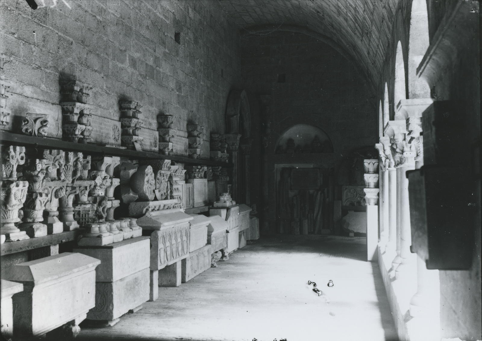 Josep Thomas Bigas, [Claustre de Sant Pere de Galligants]