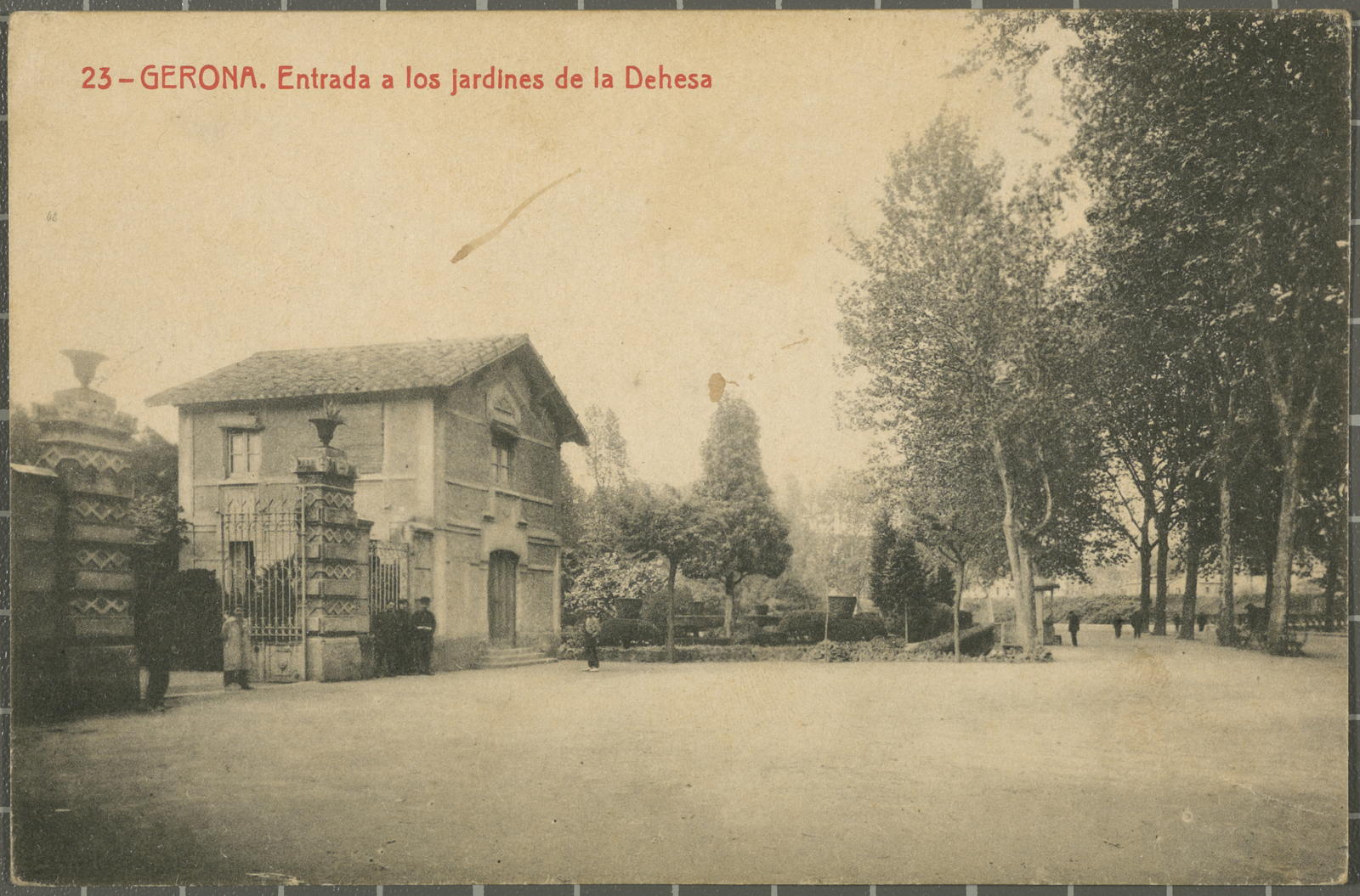 Desconegut, 23 - GERONA. Entrada a los jardines de la Dehesa