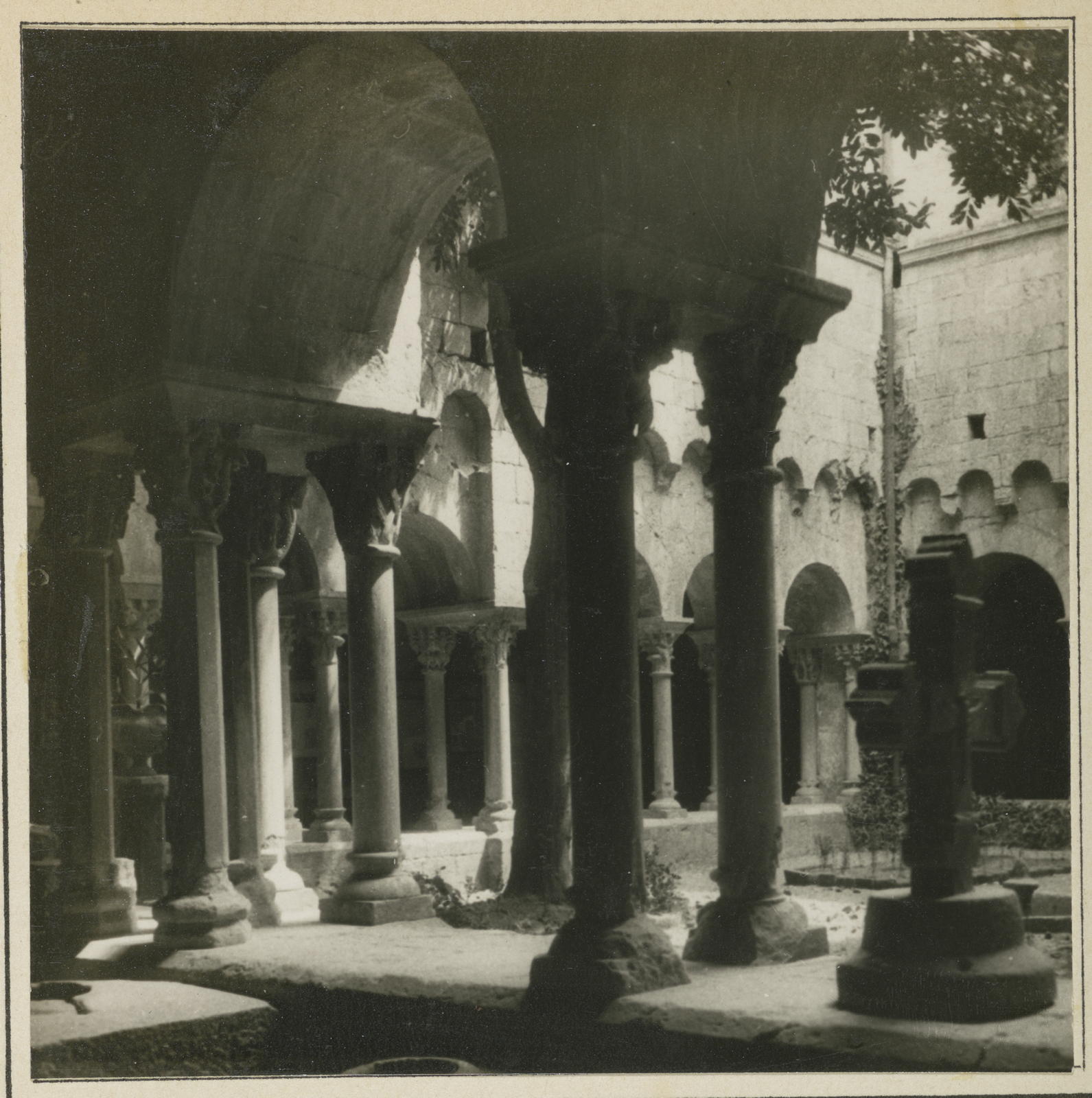 Desconegut, Claustro de San Pedro de Galligans