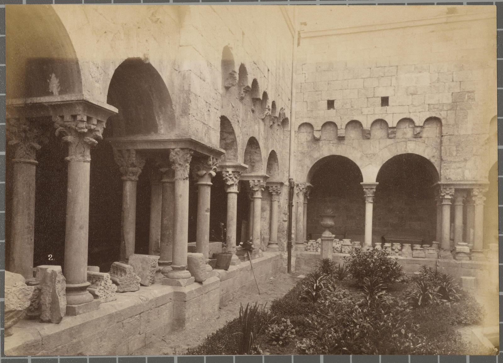 Desconegut, Gerona. Church of San Pedro. Cloisters at Gerona.