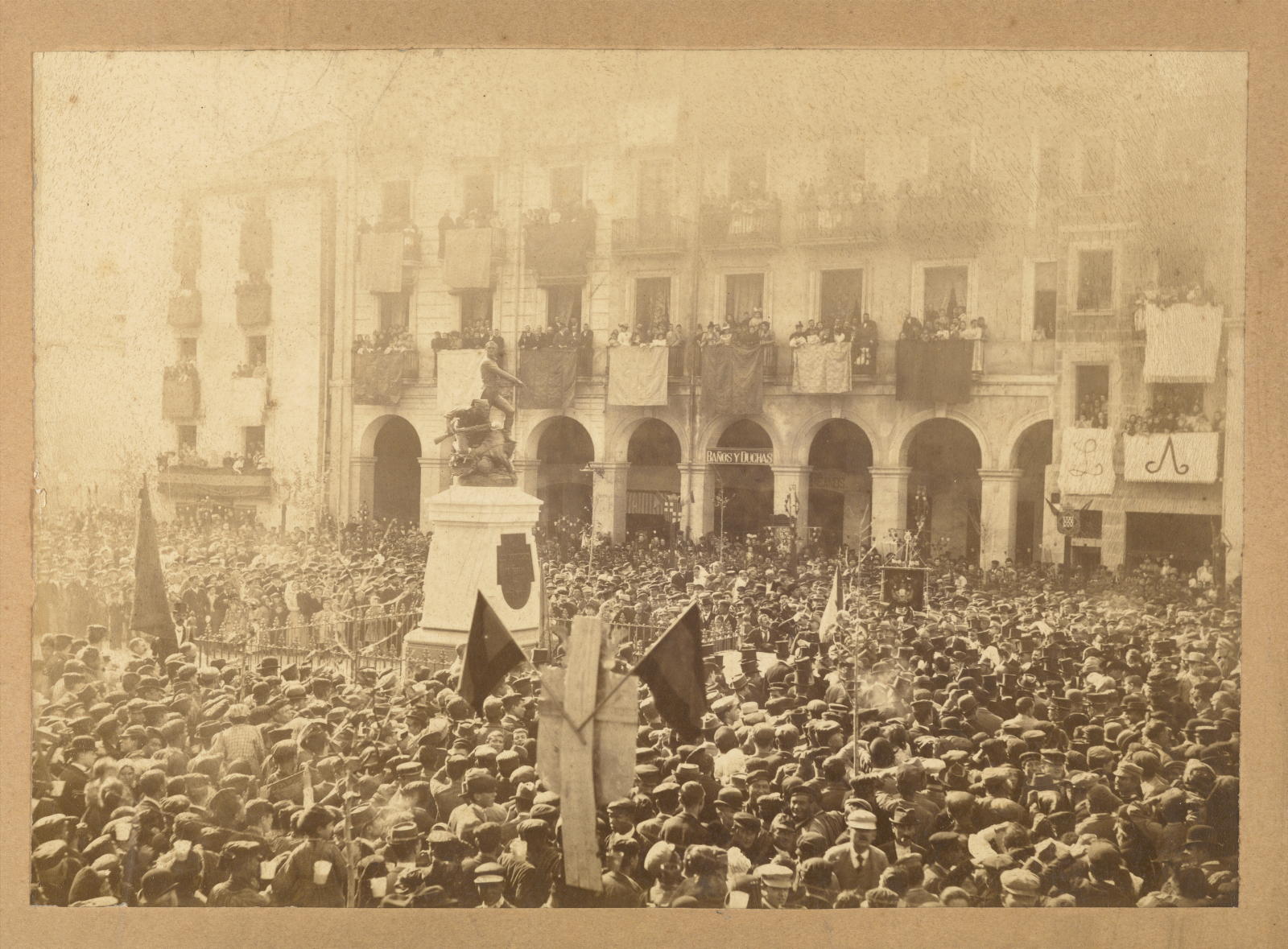 Recuerdo de la inauguración del Monumento del General Àlvarez de Castro en Gerona.