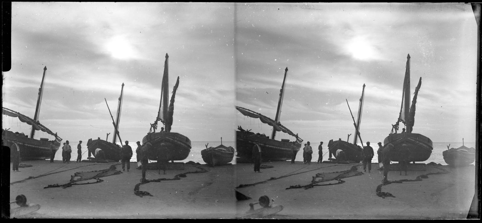 Desconegut, [boats on the beach]