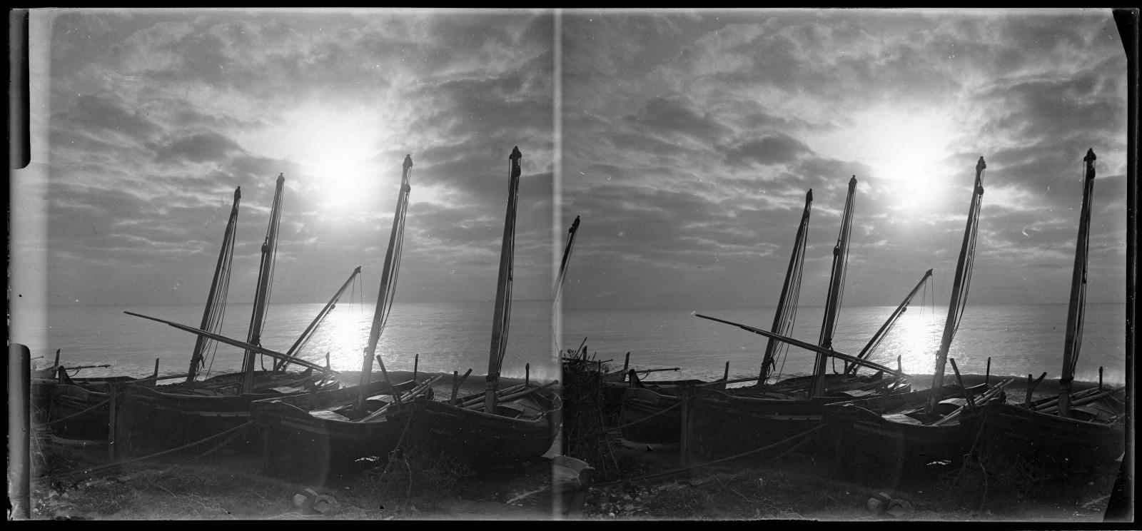 Desconegut, [Barques a la sorra]