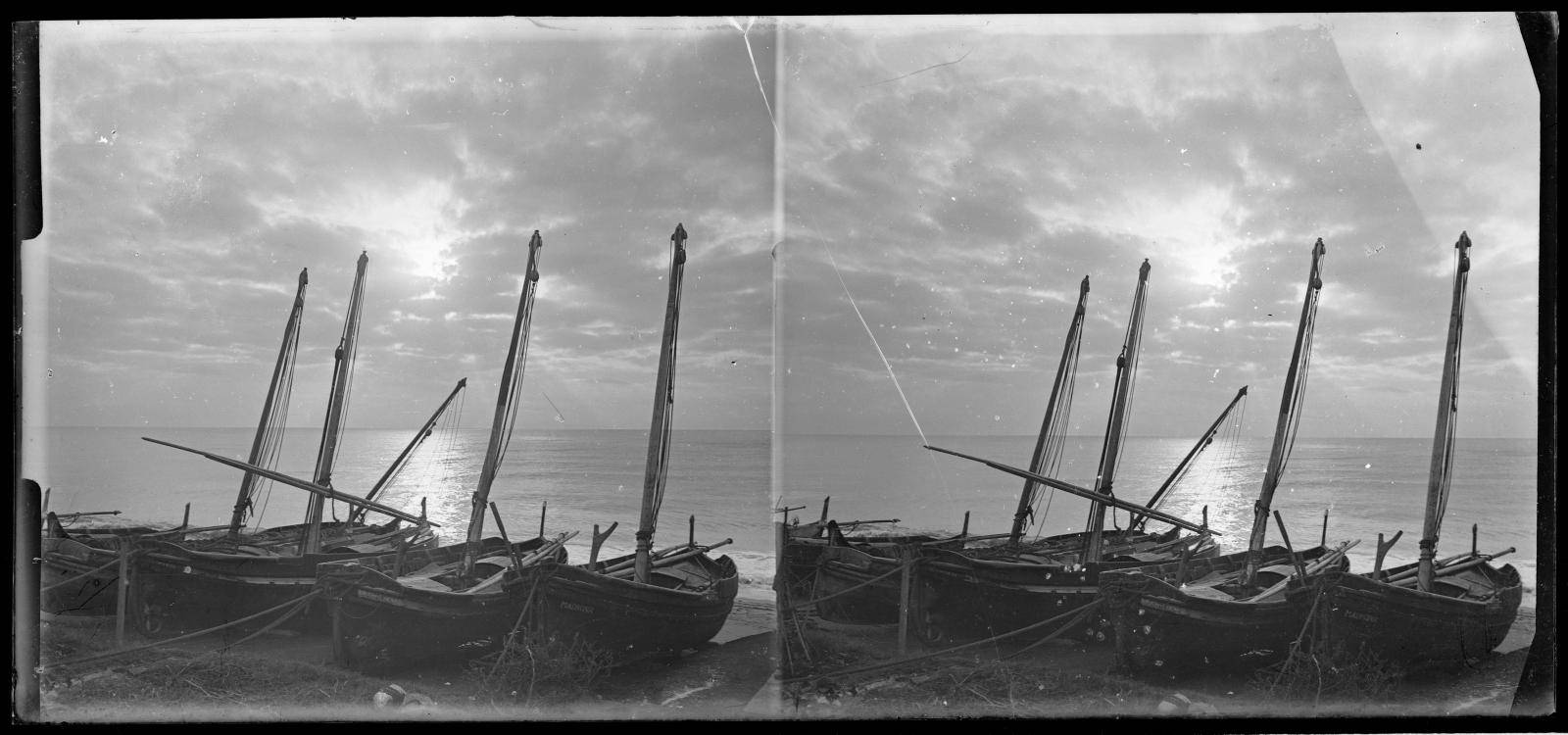Desconegut, [Barques a la sorra]