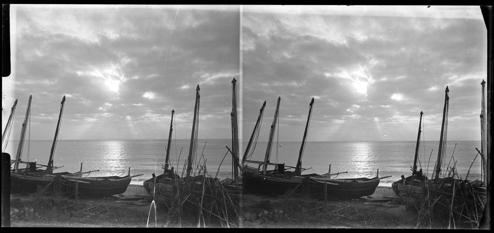 Desconegut, [Barques a la sorra]