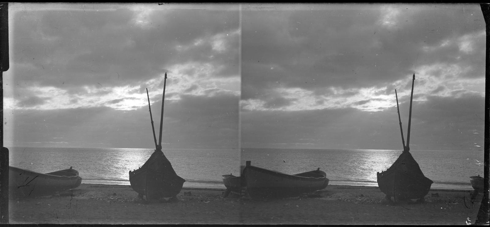 Desconegut, [Barques a la sorra]