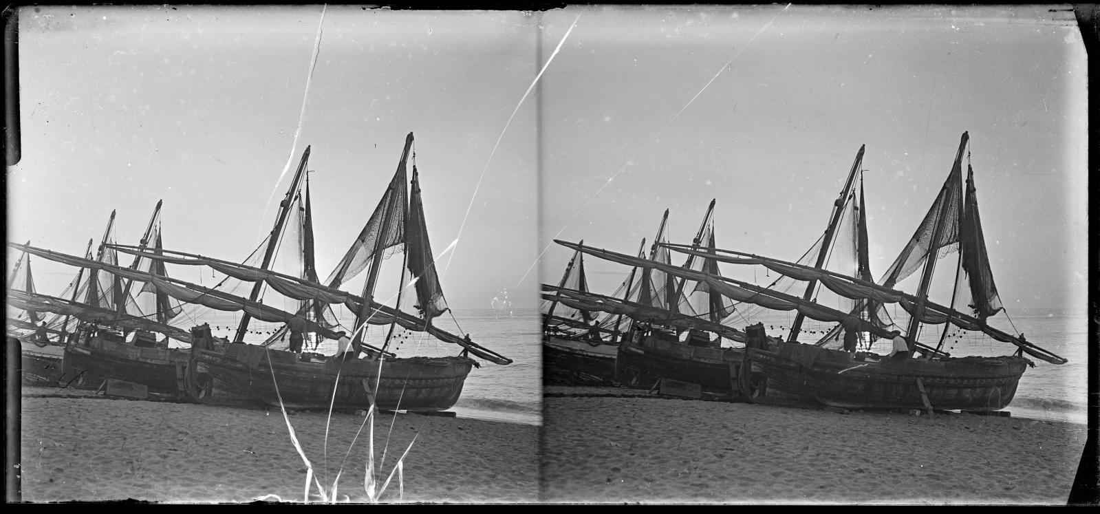 Desconegut, [Barques a la sorra]