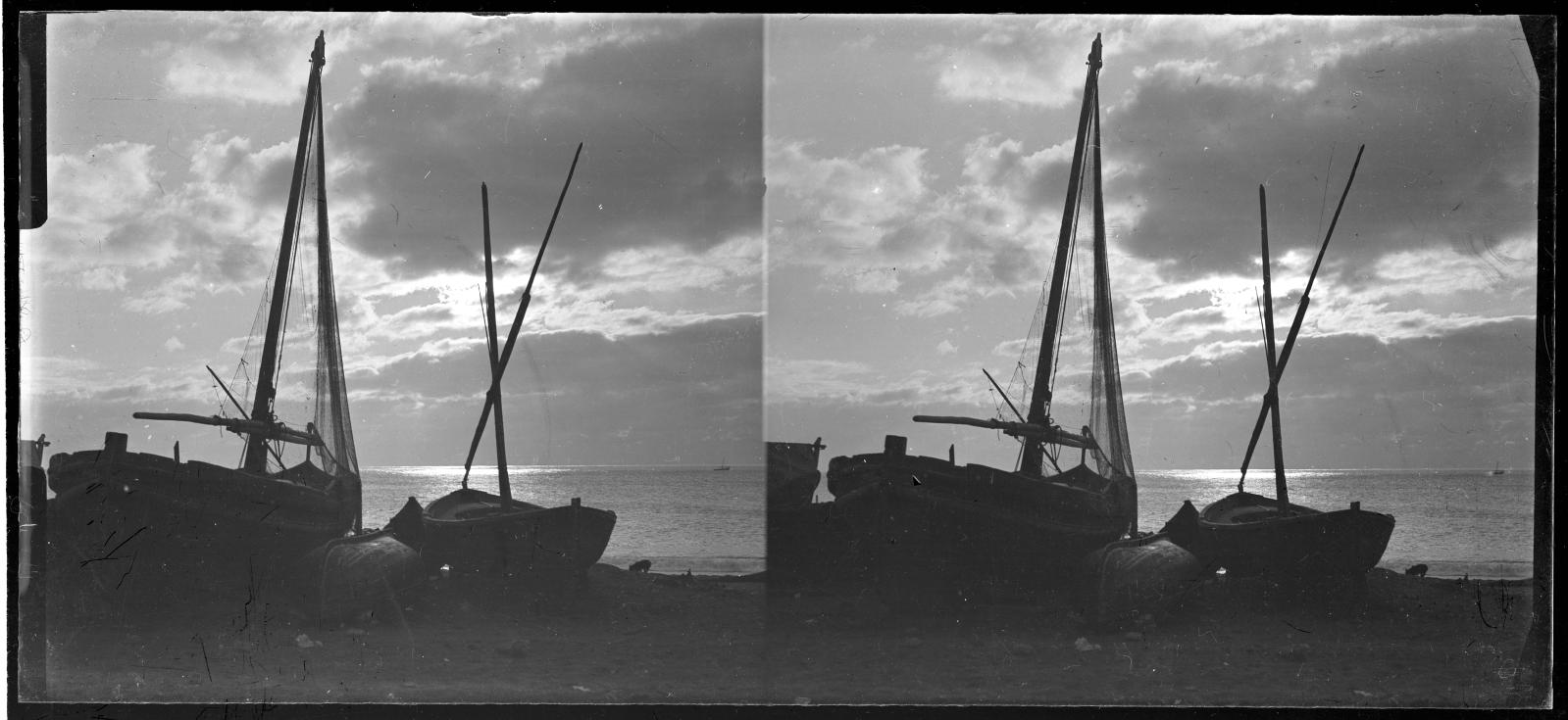 Desconegut, [Barques a la sorra]