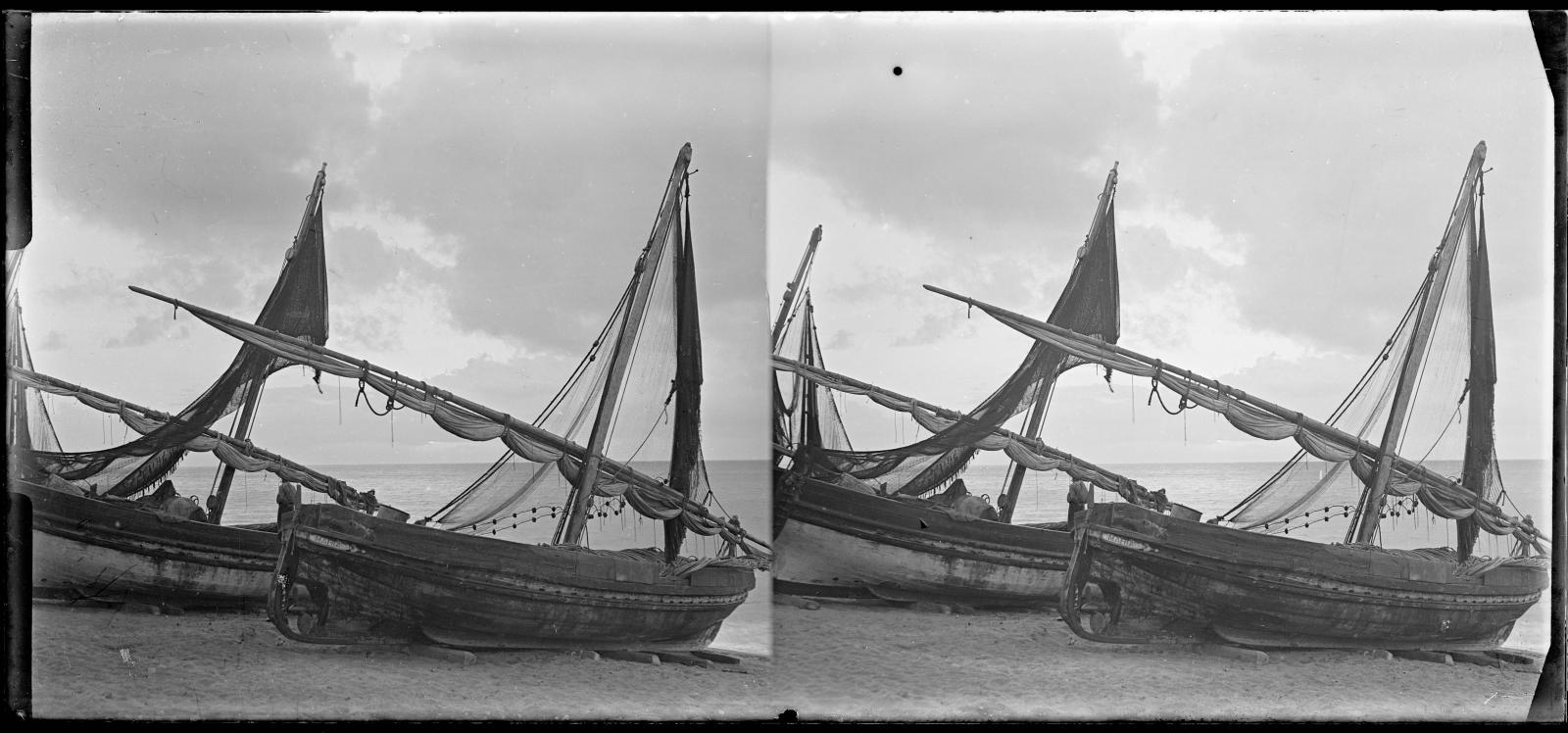 Desconegut, [Barques a la sorra]