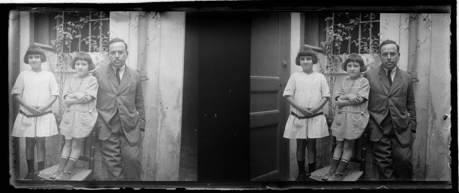 Desconegut, [Portrait of two girls and one man]