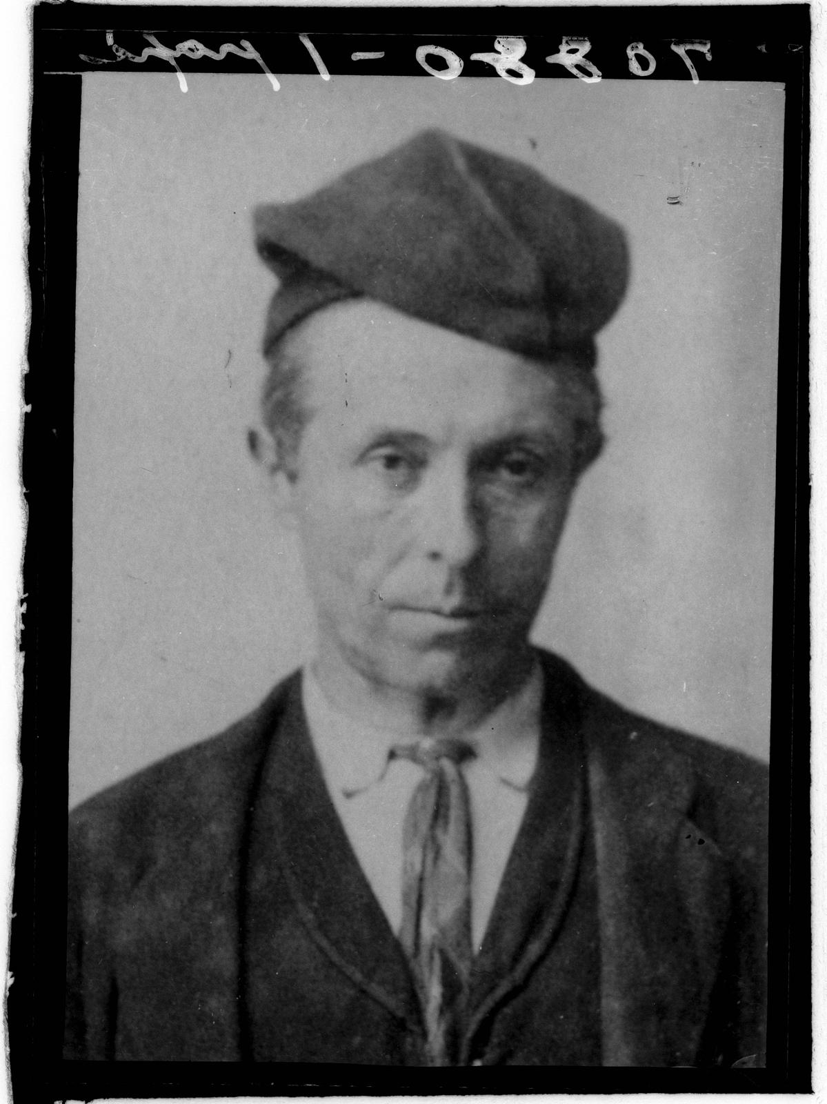 Desconegut, [Retrat d'estudi]