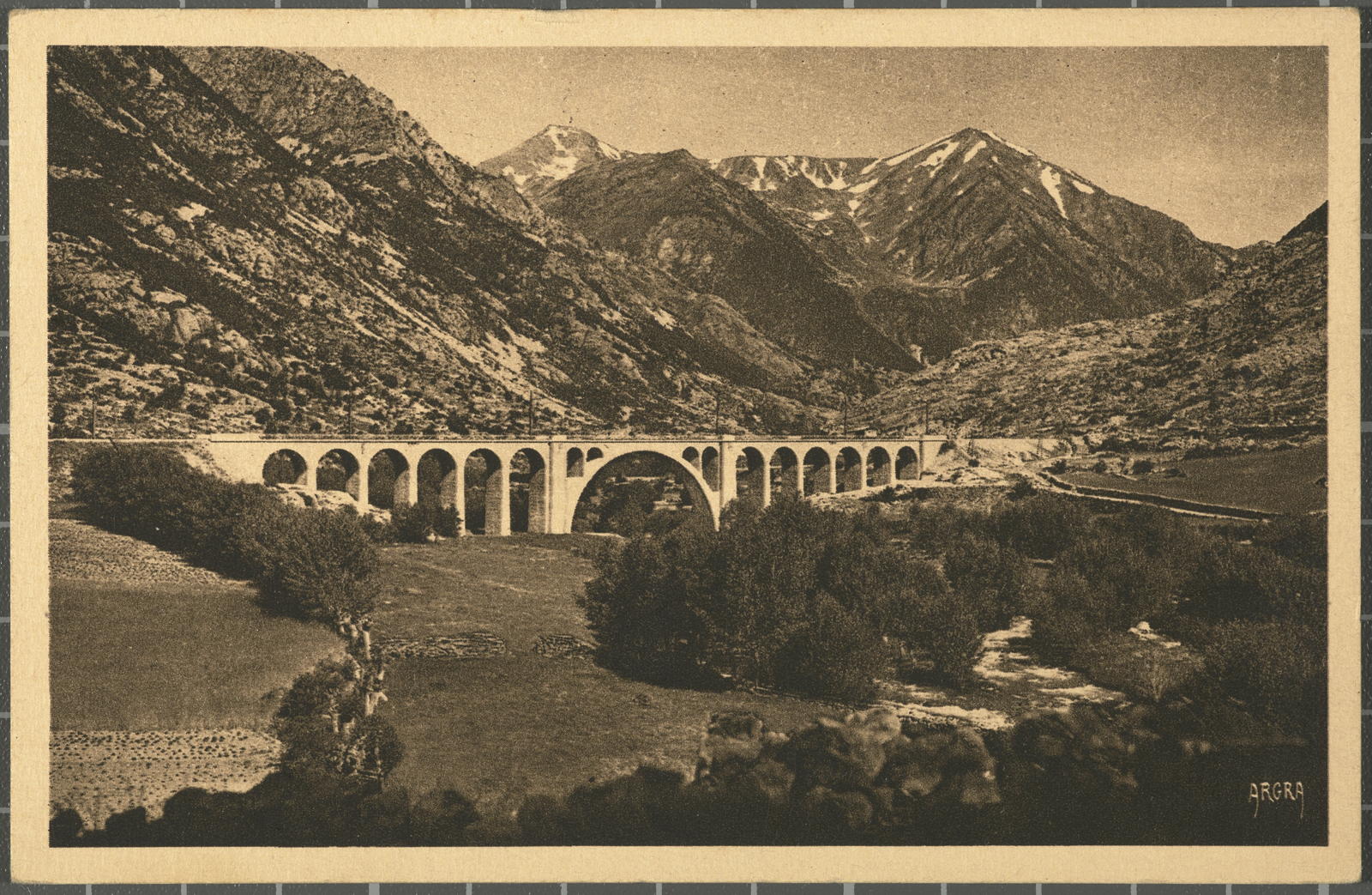 Desconegut, 468 - Route de Bourg-Madame à Ax-les-Thermes. Viaduc du Transpyrénéen sur la rivière de Carol
