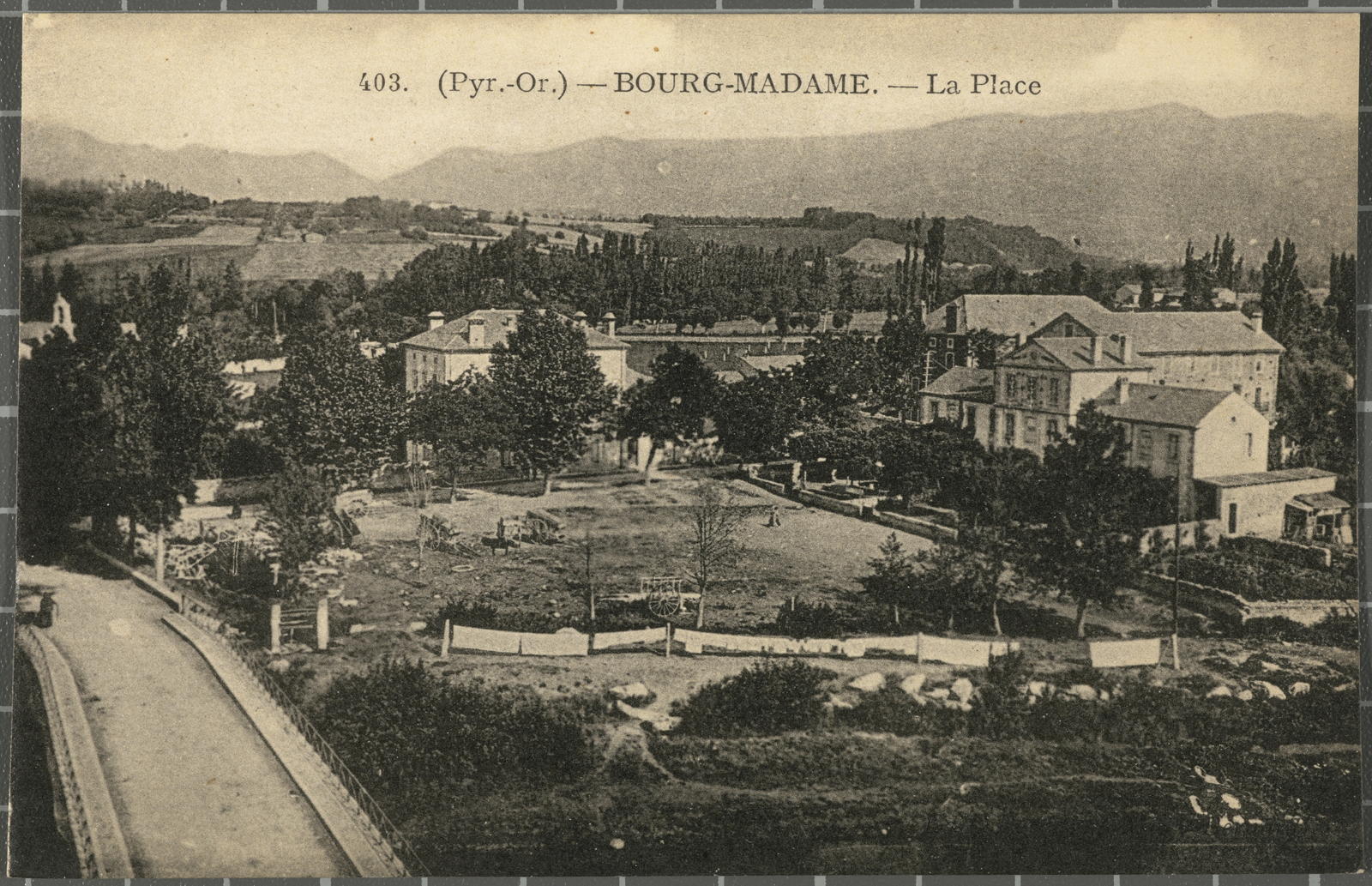 Desconegut, 403.- Bourg-Madame - La Place