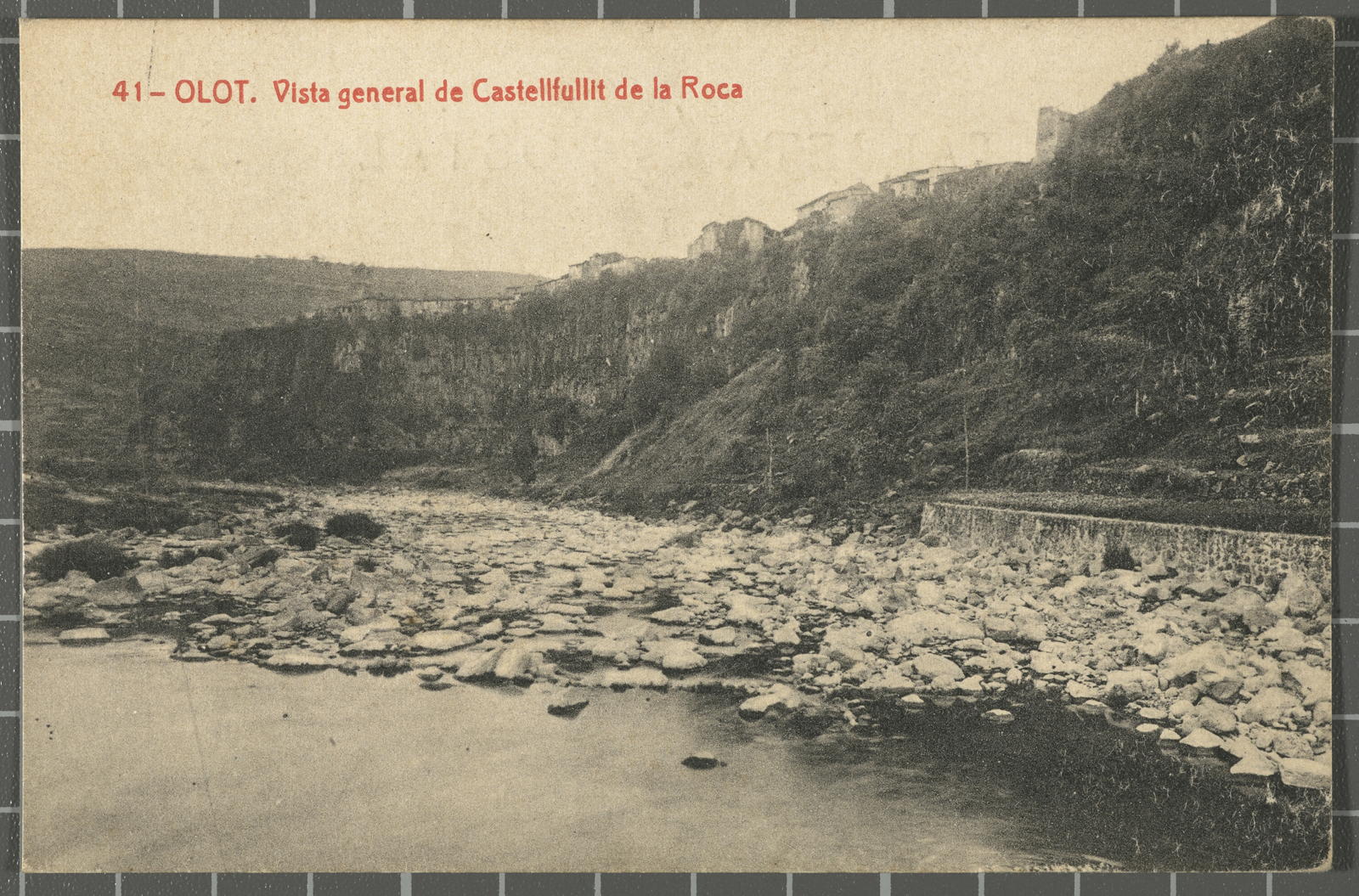 Desconegut, 41 - Olot. Vista general de Castellfullit de la Roca