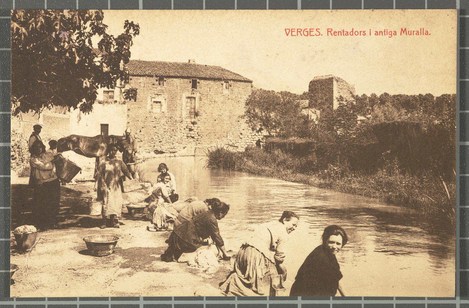 Desconegut, Virgins. Washing machines and ancient wall