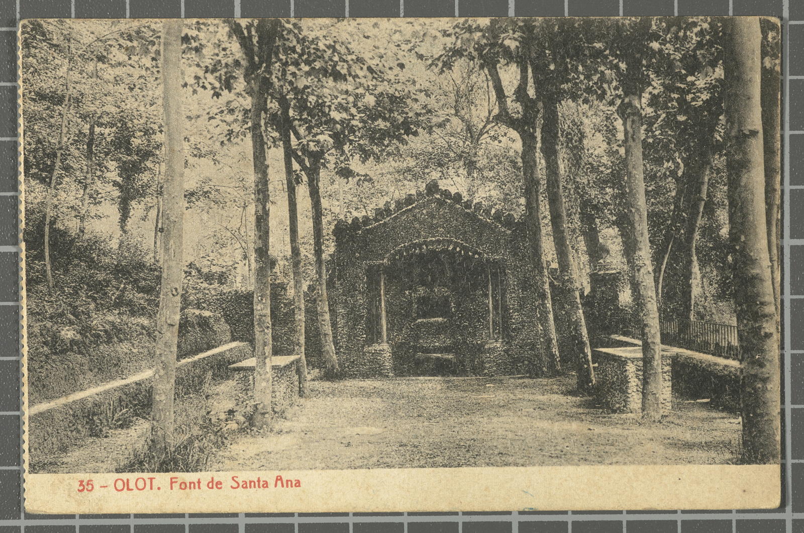 Desconegut, 35 - Olot. Source of Santa Ana