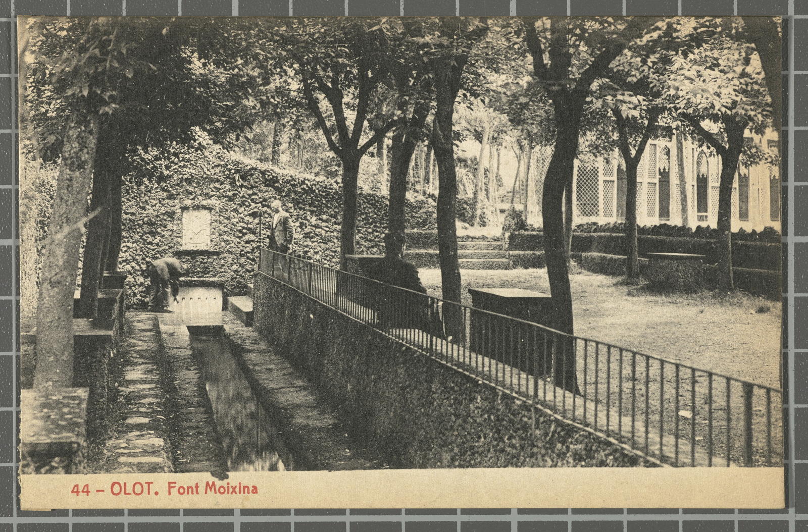 Desconegut, 44 - Olot. Source Moixina