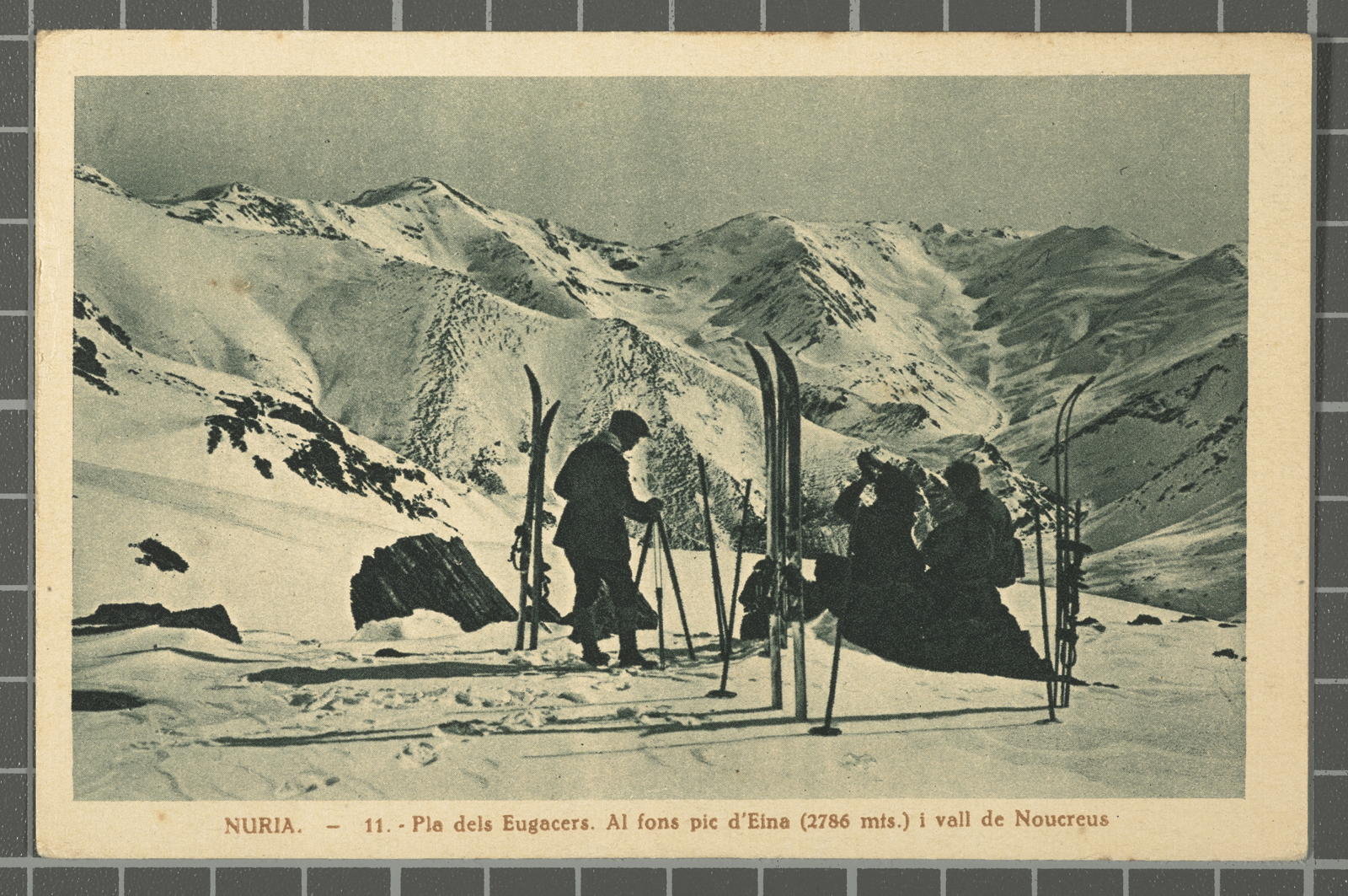 Desconegut, Núria. - 11. Pla dels Eugecers. Al fons pic d'Elna (2786 mts.) i vall de Noucreus