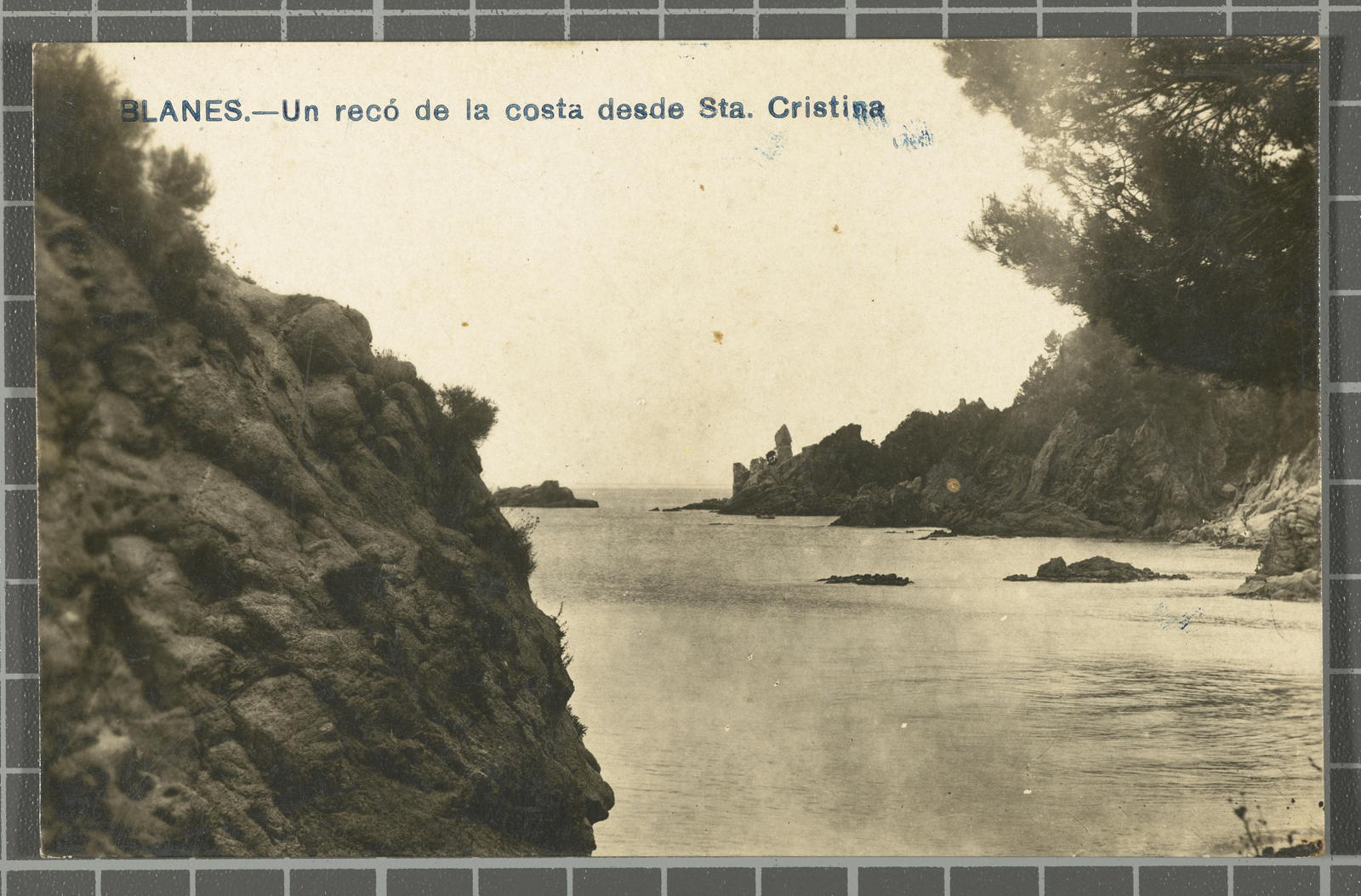 Desconegut, Blanes.- Un recó de la costa desdes Sta. Cristina
