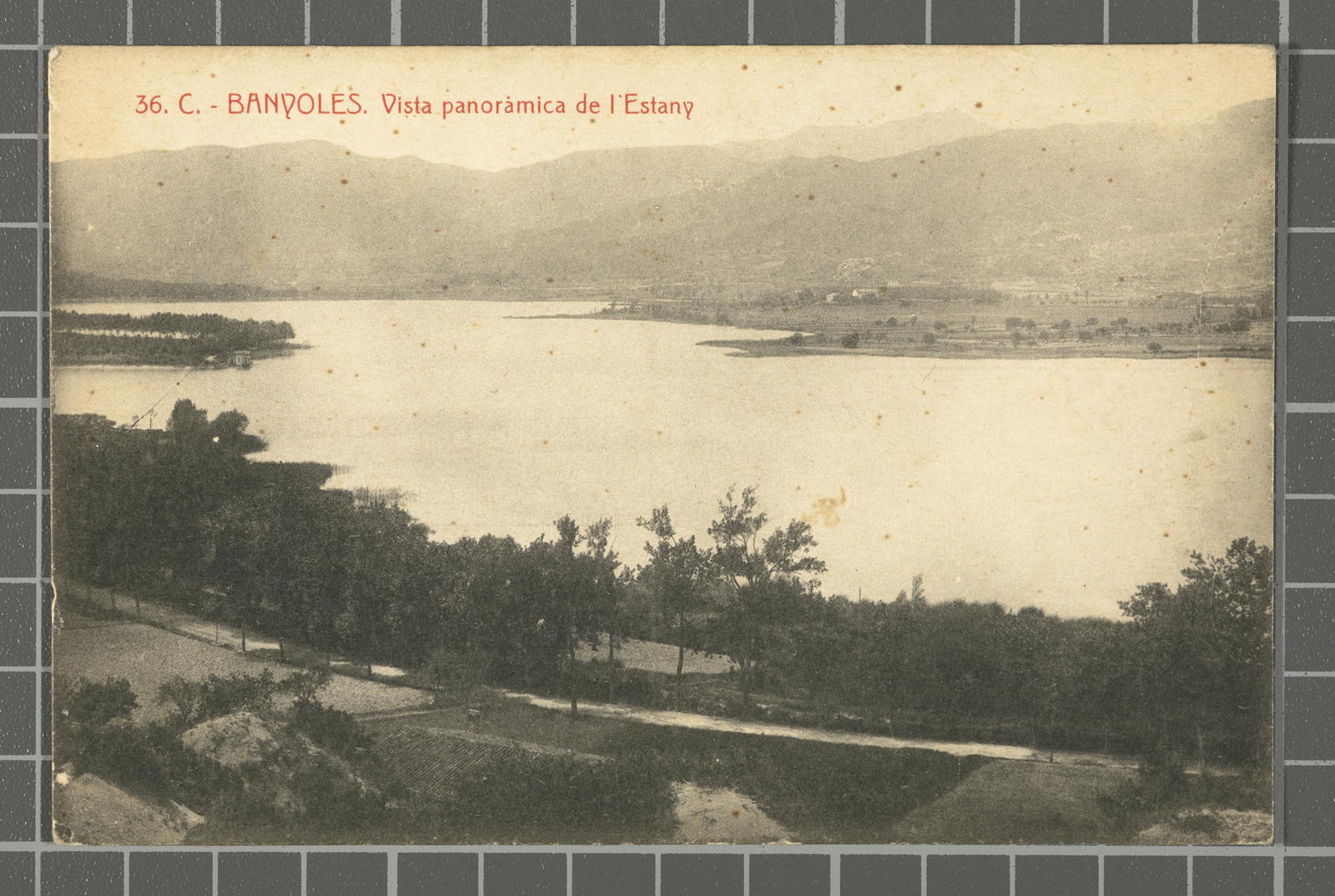 Desconegut, 36. C. - Banyoles. Vista panoràmica de l'Estany