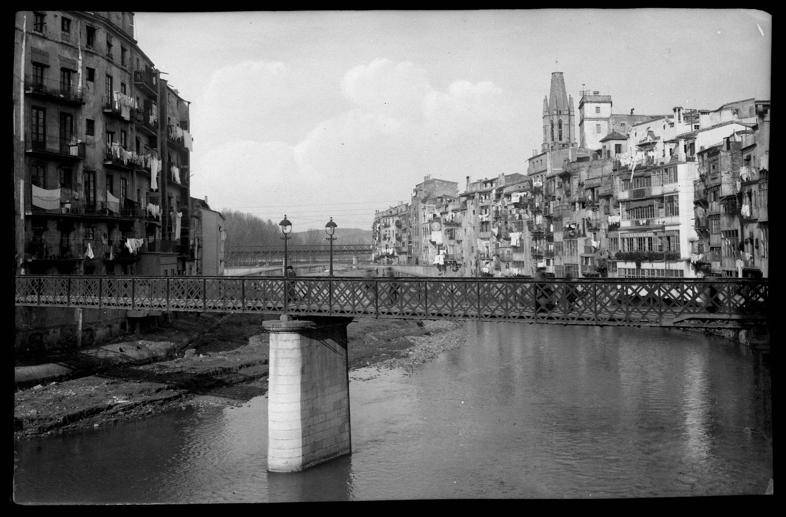 Desconegut, [View of the Onyar]