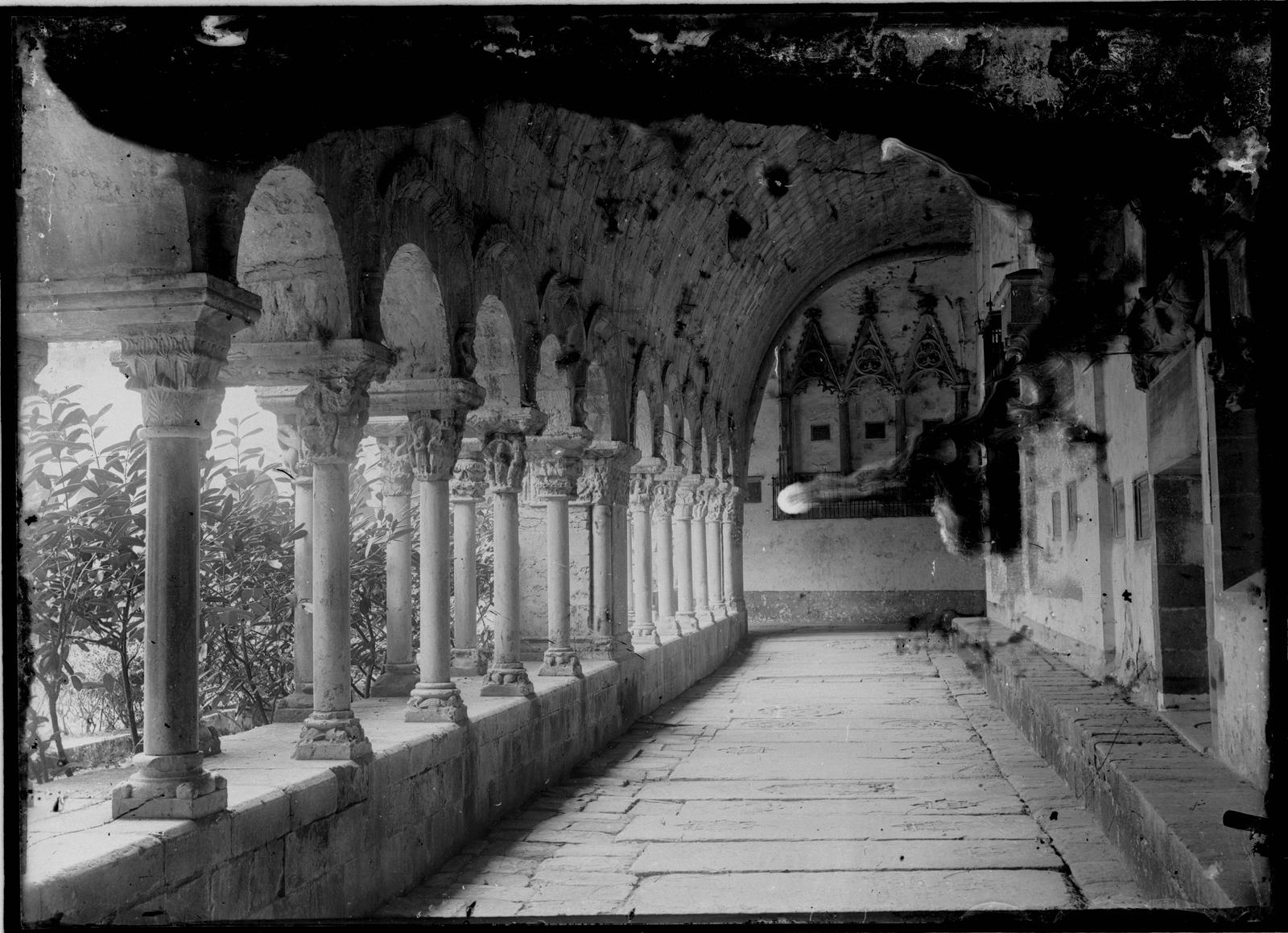 Desconegut, [Cathedral Cloister]