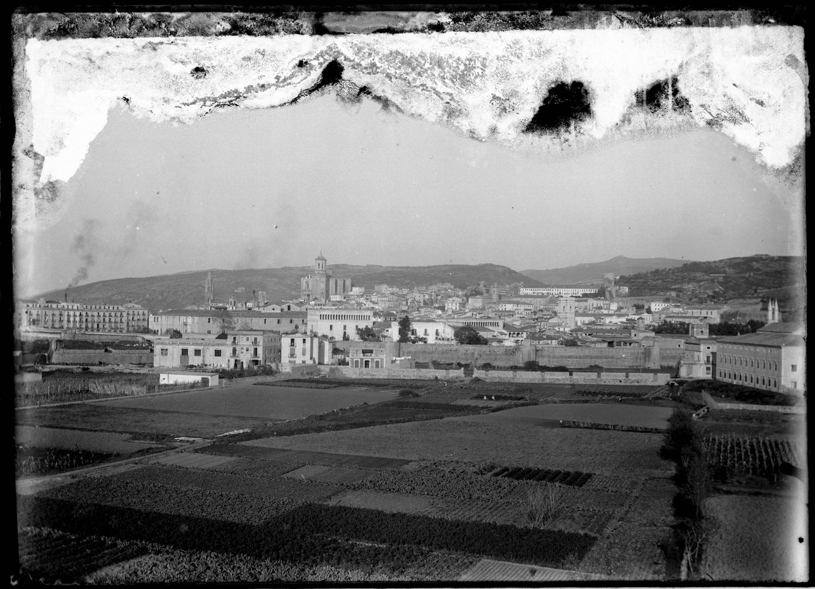 Desconegut, Gerona.-Vista panoràmica.-III. Gerona.-Núm. 16