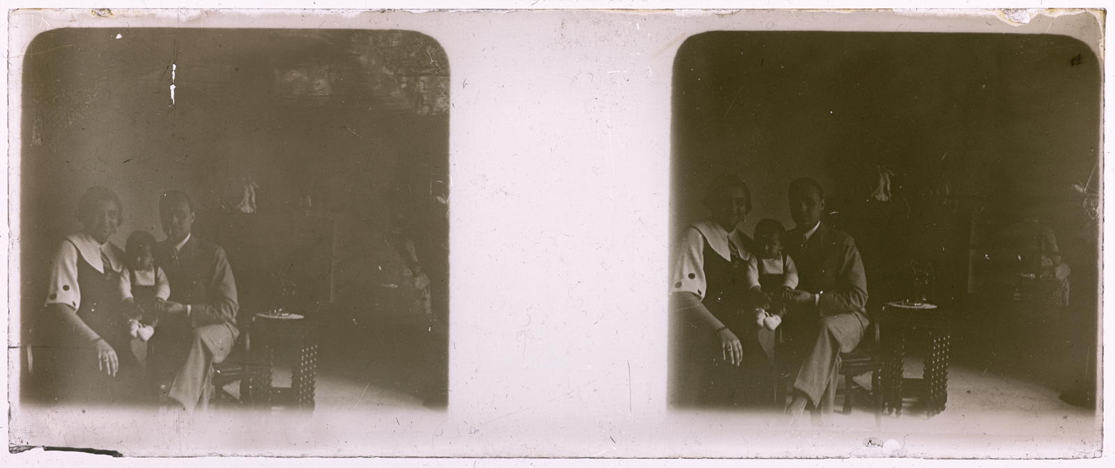 Desconegut, [Couple and child]