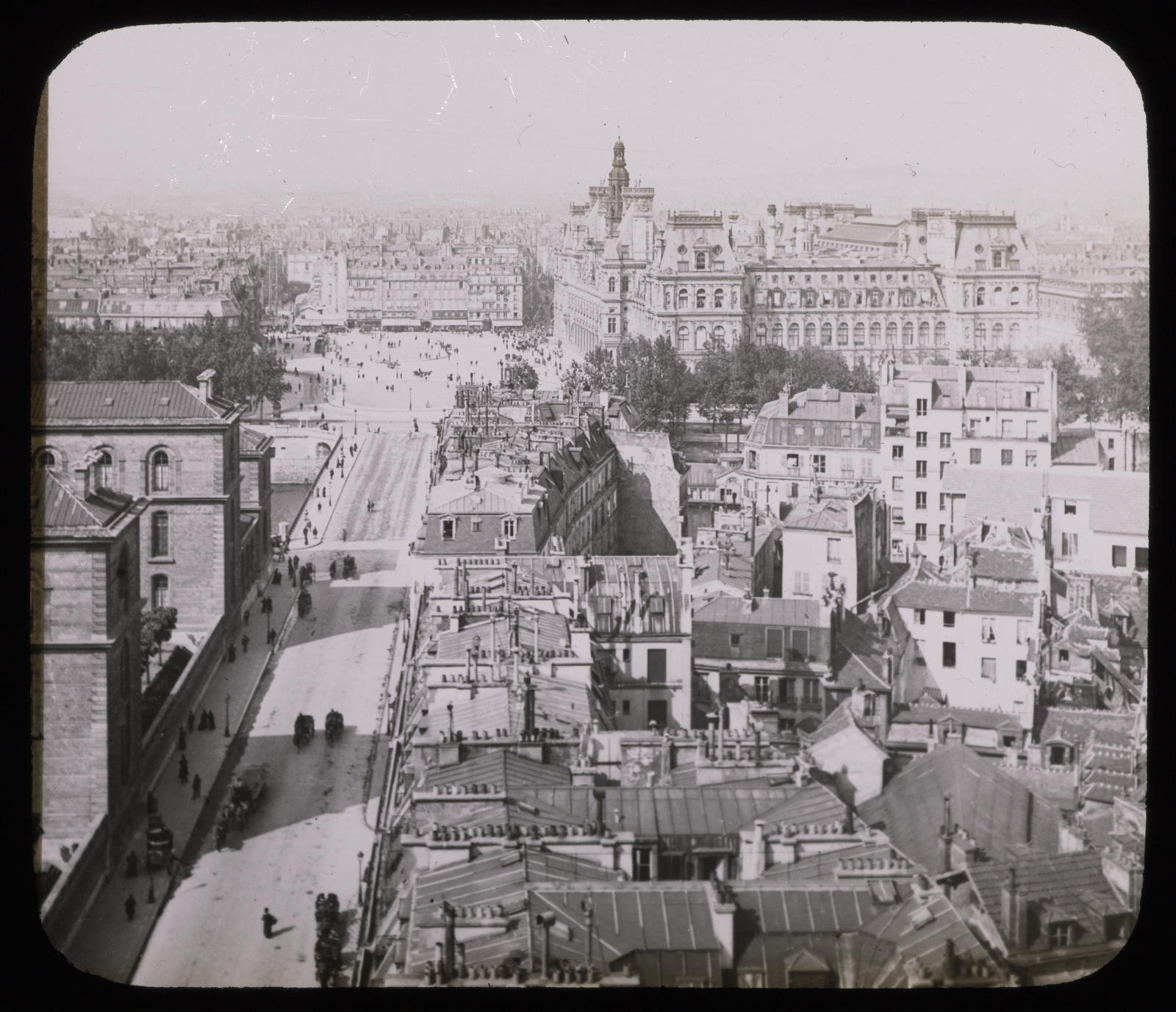 Desconegut, Paris- vue panoramique prise de Notre Dame, côté de l'hôtel de ville Mazo, E.