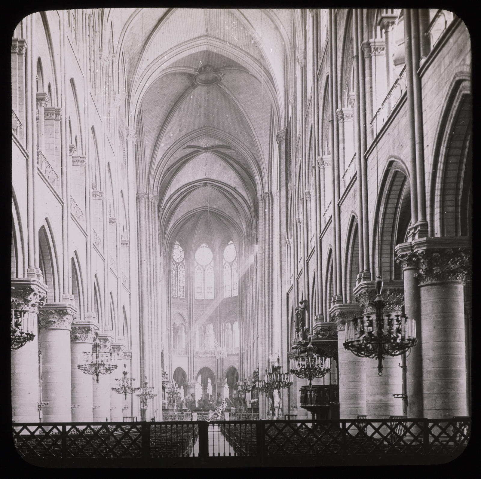 Desconegut, Paris, Notre Dame, vue genérale interieure Mazo, E.