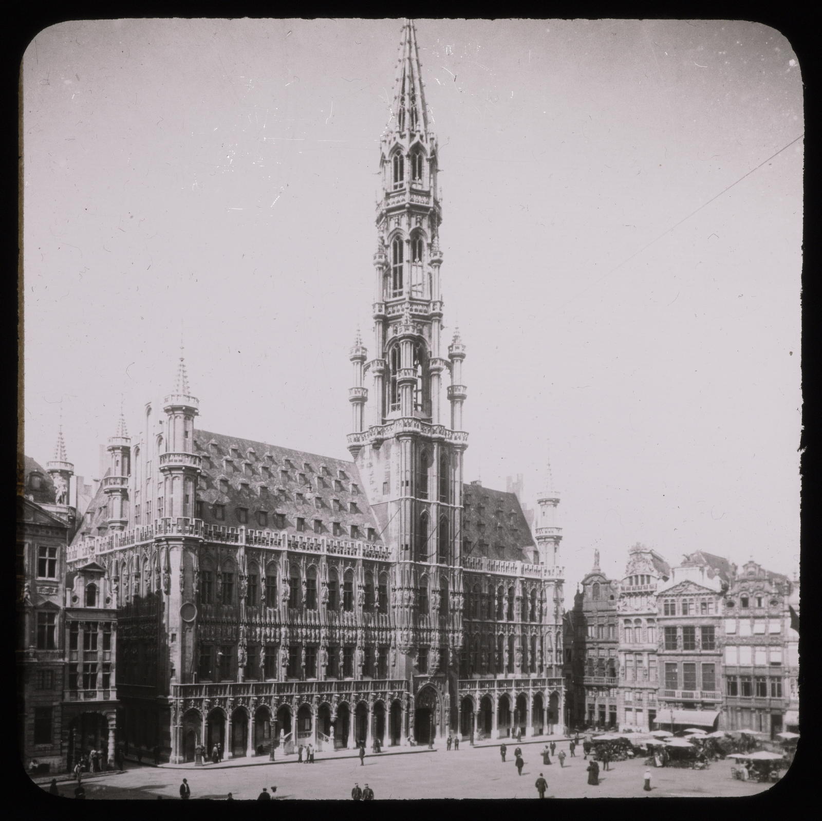 Desconegut, Bruxelles. Grand Place, l'Hôtel de Ville. Vue générale Mazo, E.