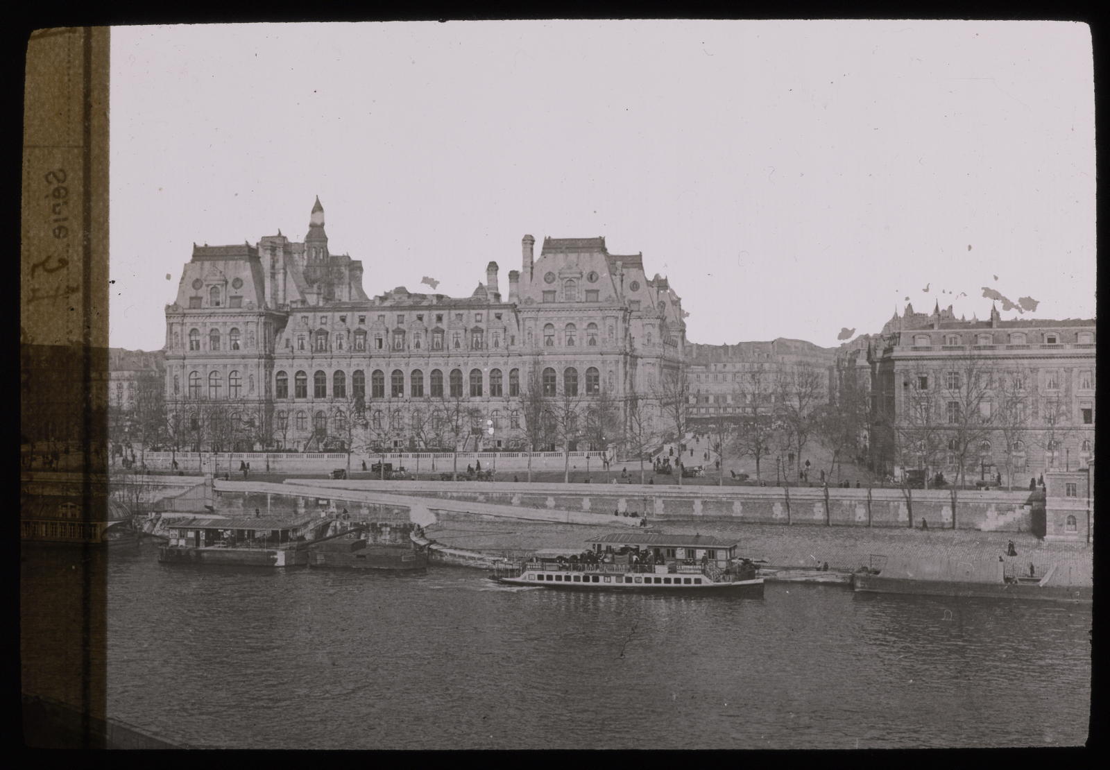 Desconegut, Paris, l'Hotel de Ville et la Seine Mazo, E.