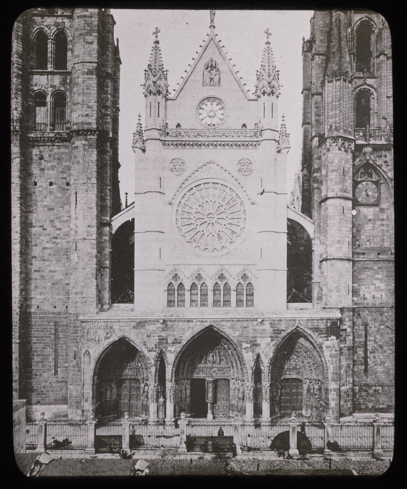 Desconegut, León. La catedral después de restaurada Esteva Marata, J.