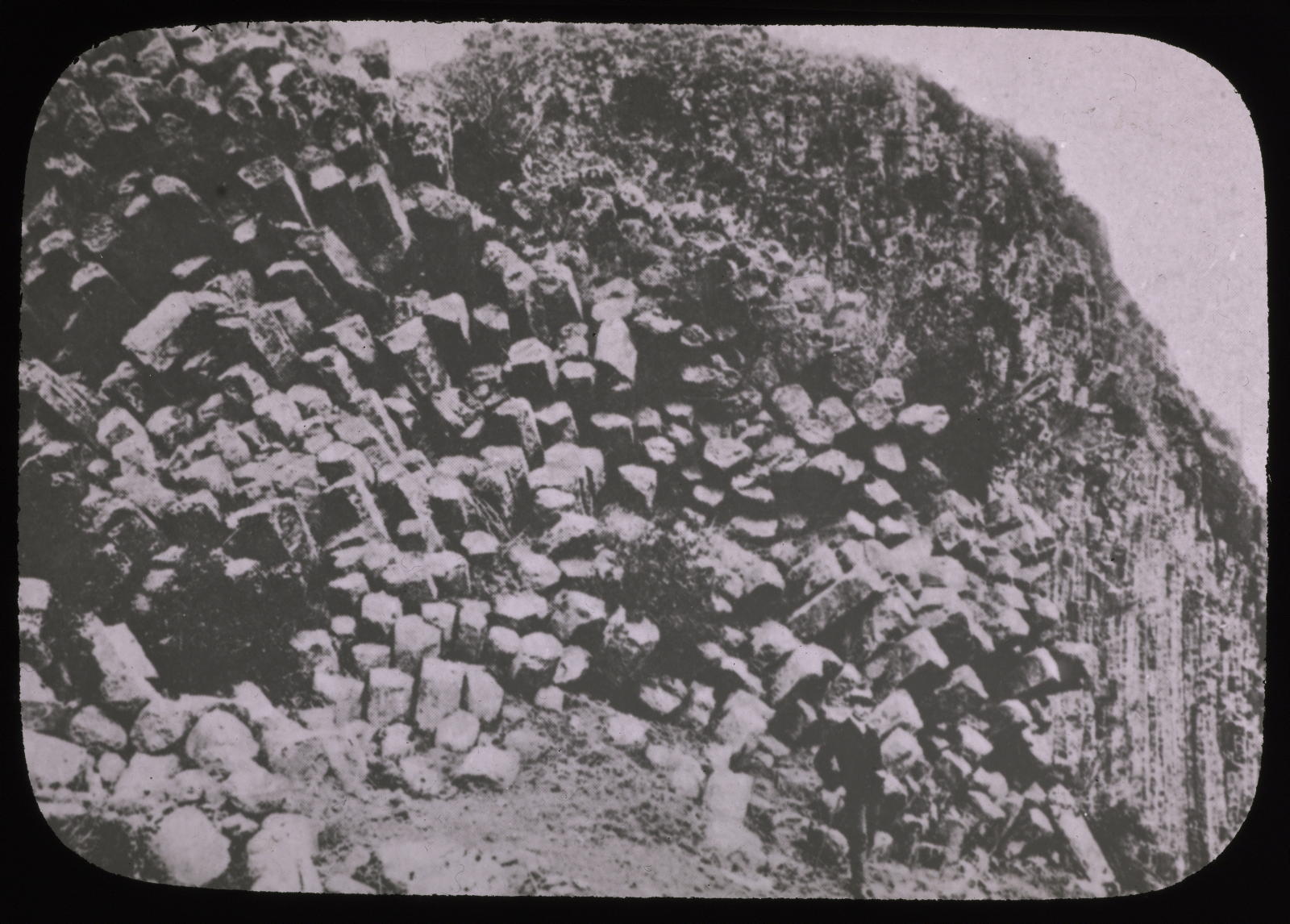 Desconegut, Cantal. Masa columnar de Basalto Vda. L. Soler Pujol