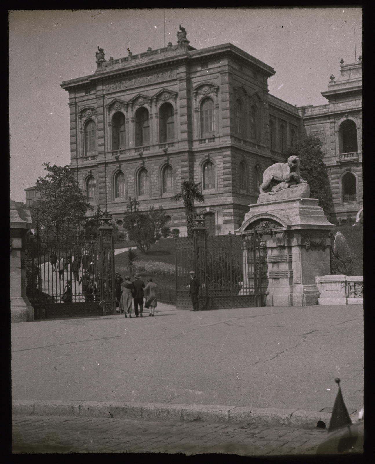 Desconegut, [Garden and palace]