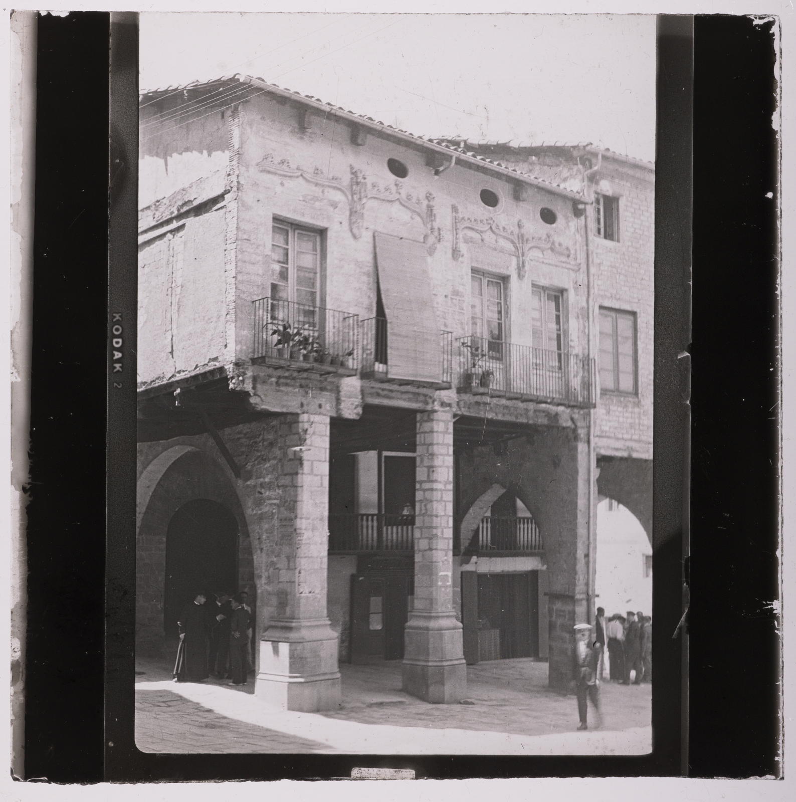 Desconegut, [Porticated house]