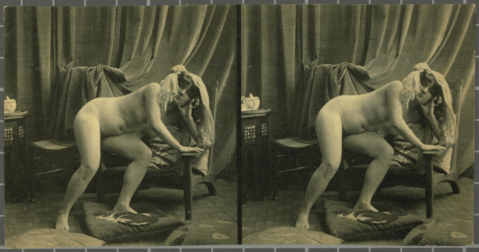Desconegut, [Female children]